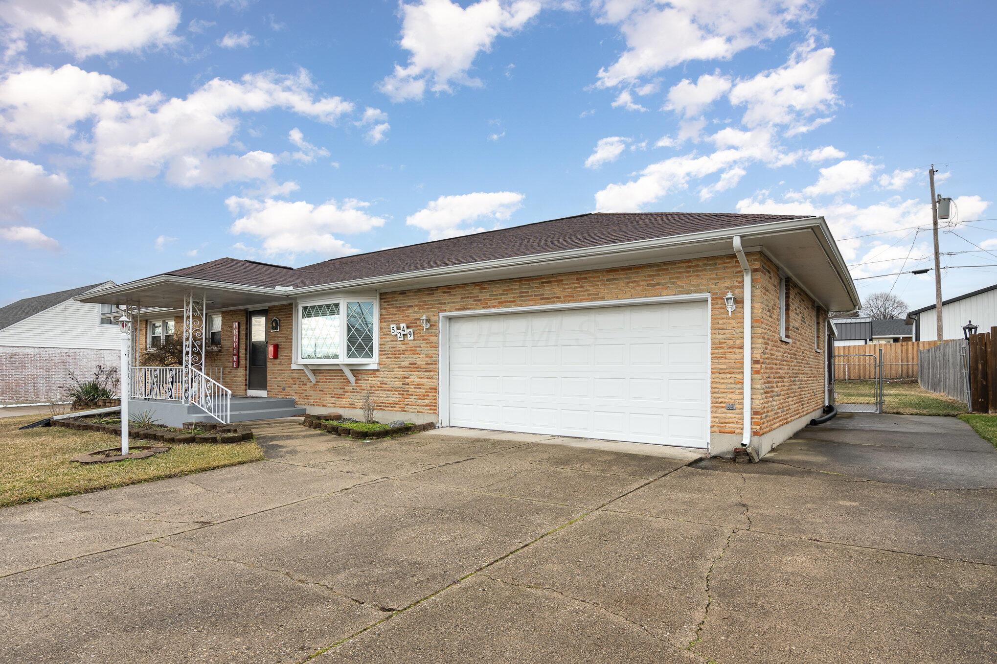 5249 Stoneridge Drive Property Photo 3