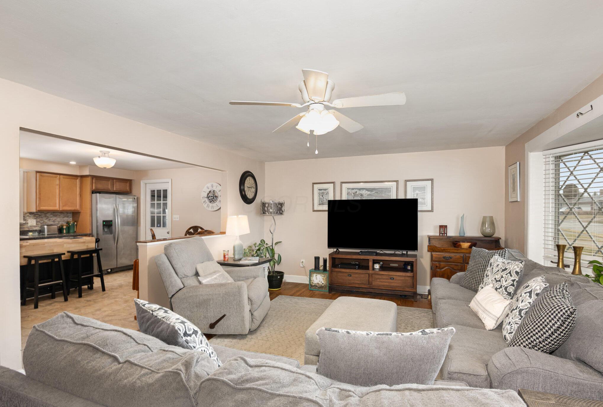 5249 Stoneridge Drive Property Photo 6
