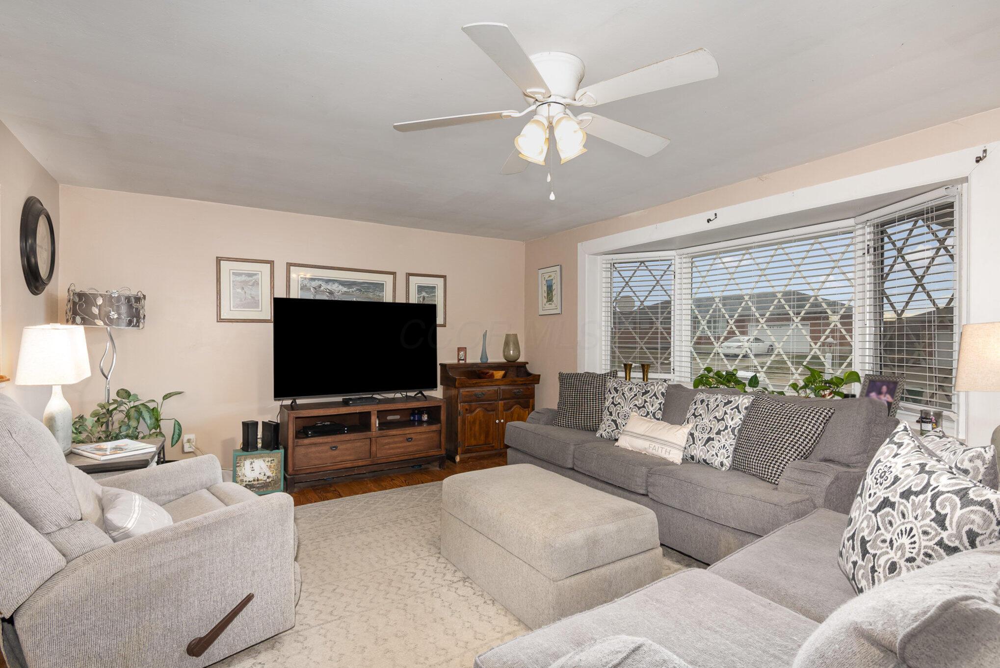 5249 Stoneridge Drive Property Photo 7