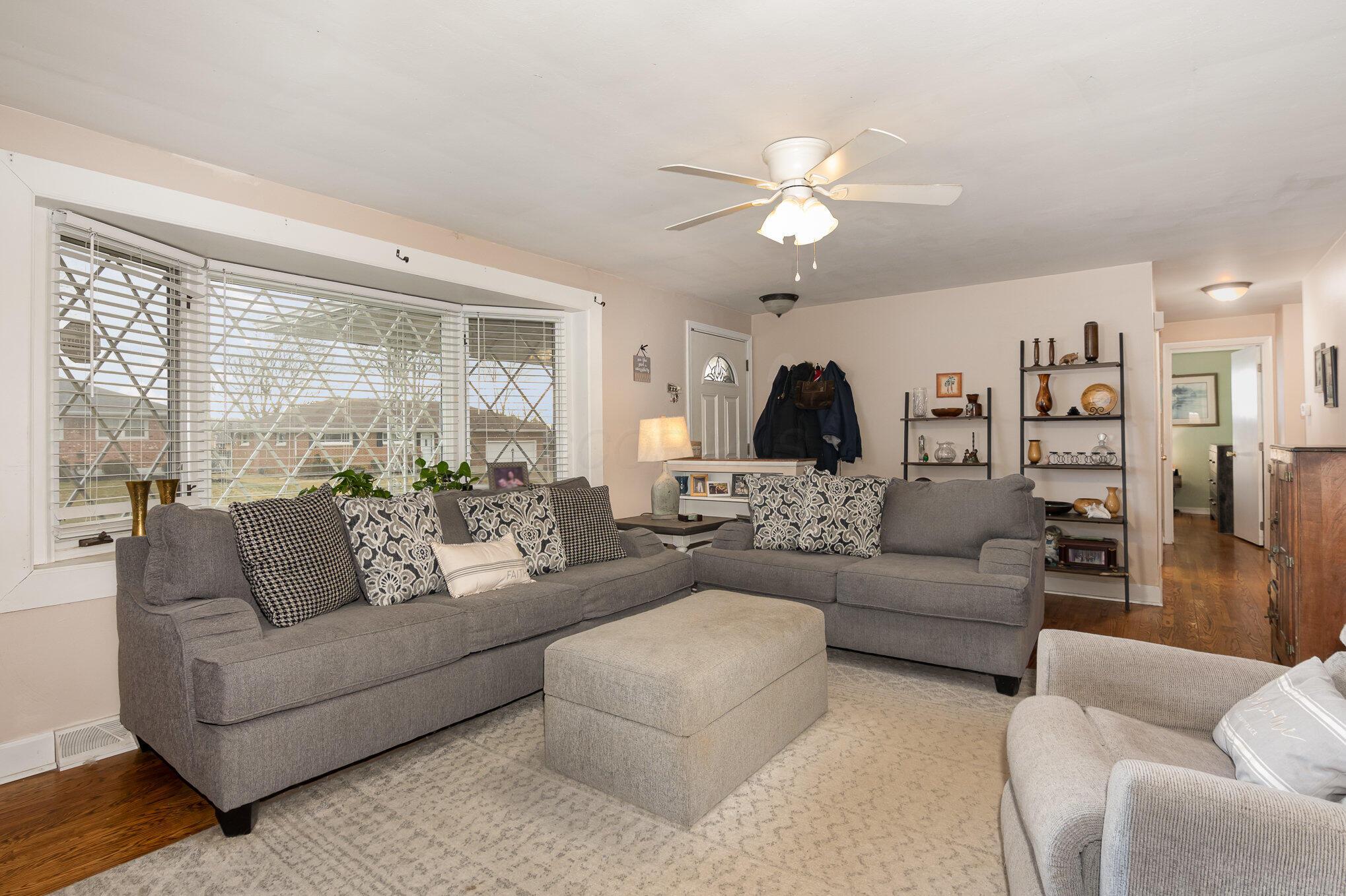 5249 Stoneridge Drive Property Photo 8