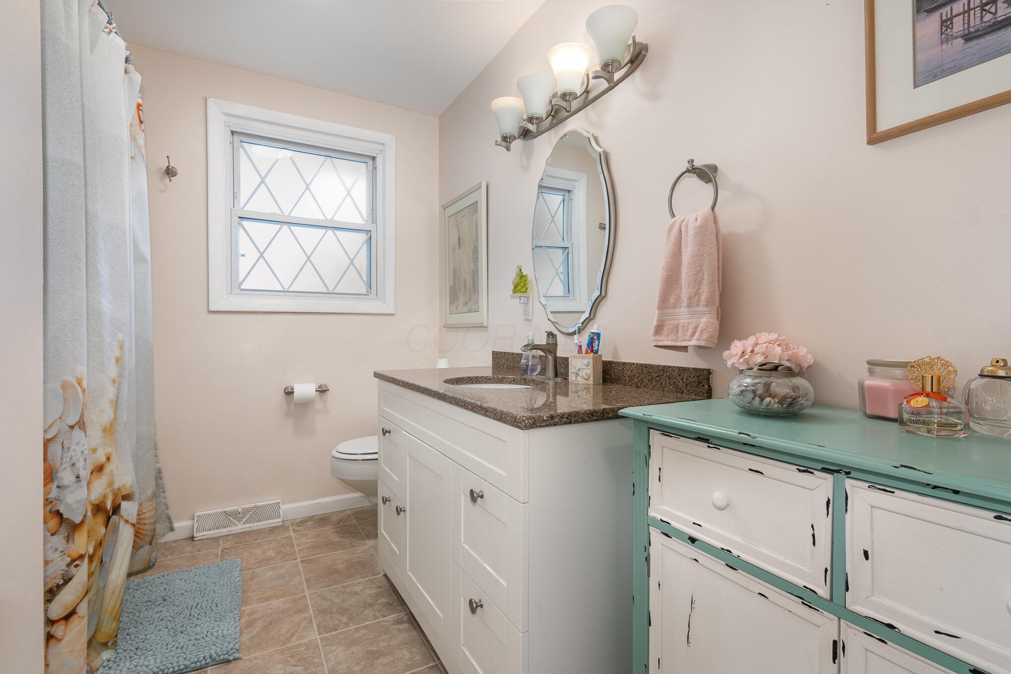 5249 Stoneridge Drive Property Photo 14