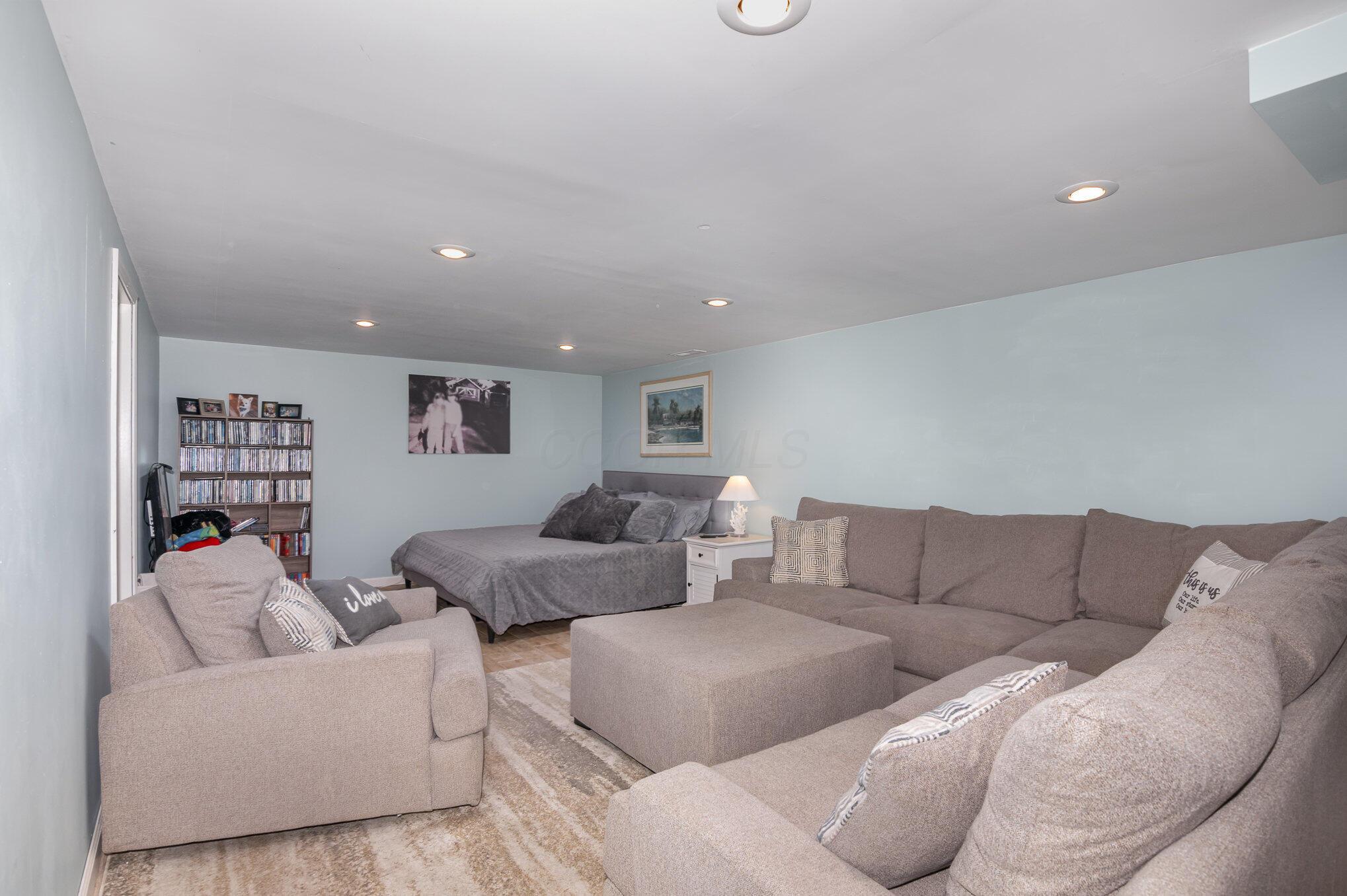 5249 Stoneridge Drive Property Photo 19