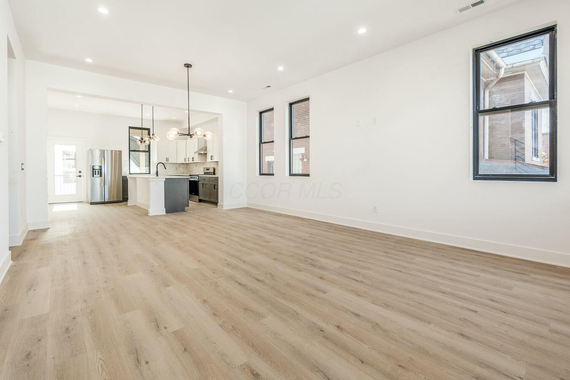1091 Franklin Avenue Property Photo 12