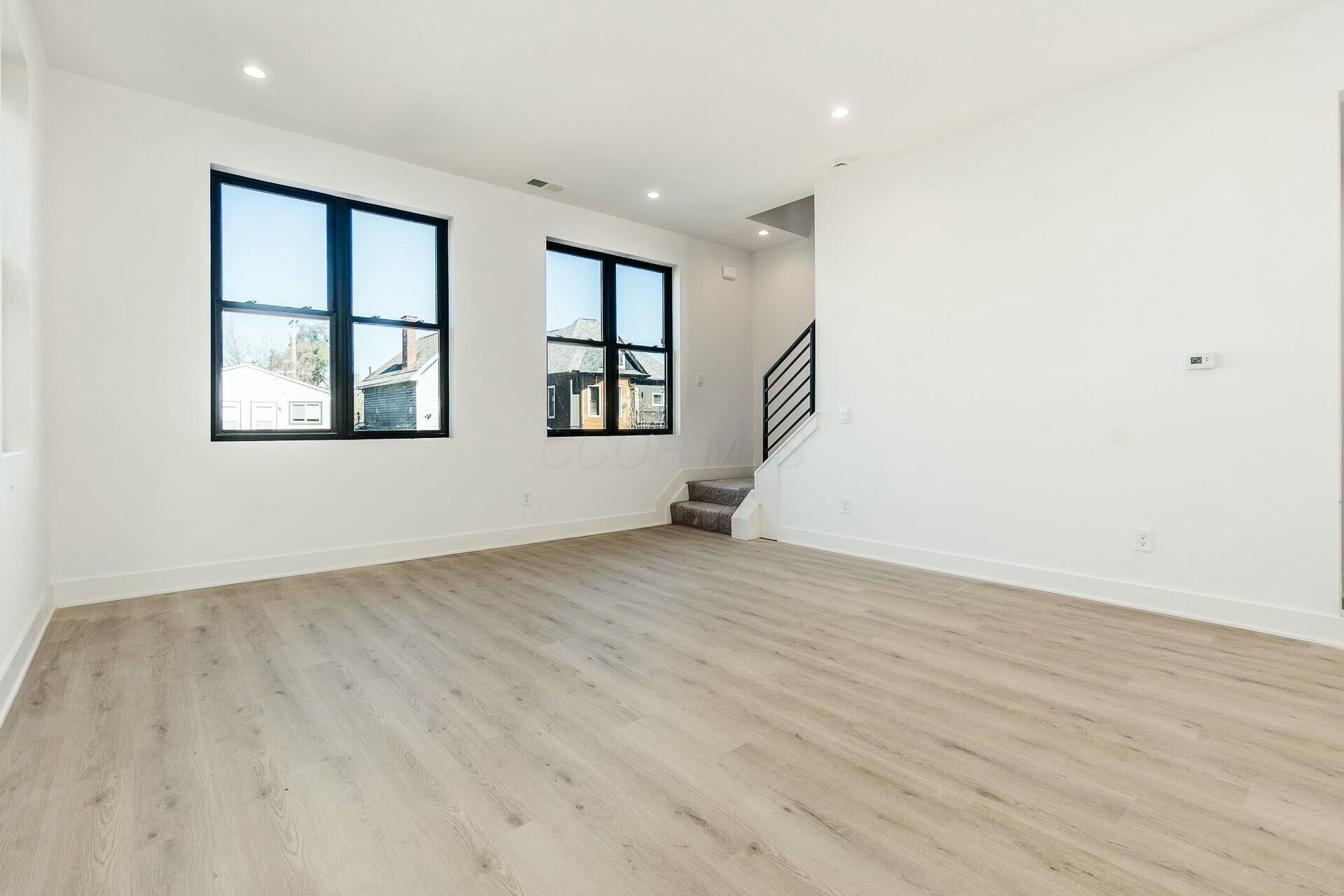 1091 Franklin Avenue Property Photo 13