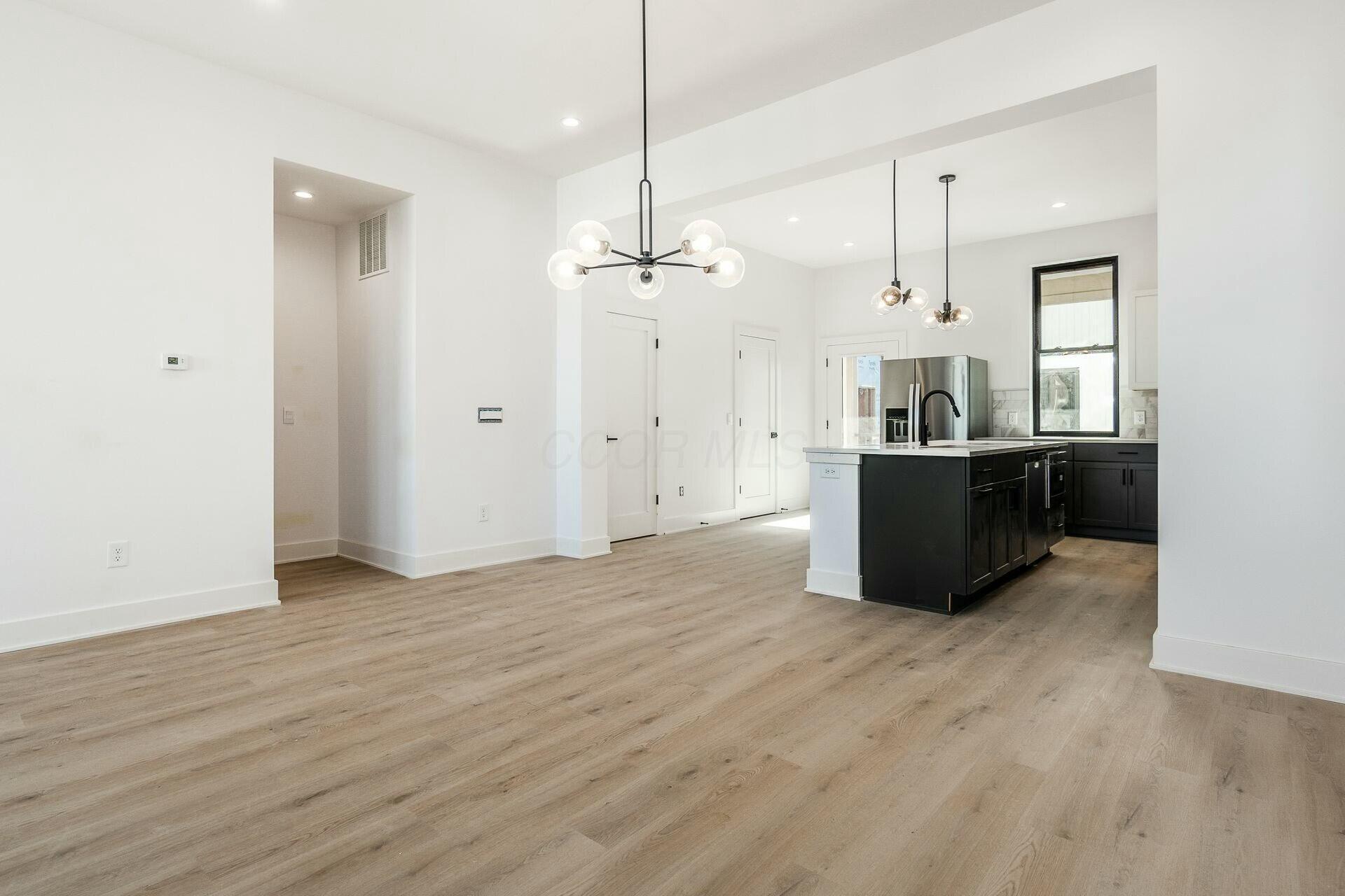1091 Franklin Avenue Property Photo 14