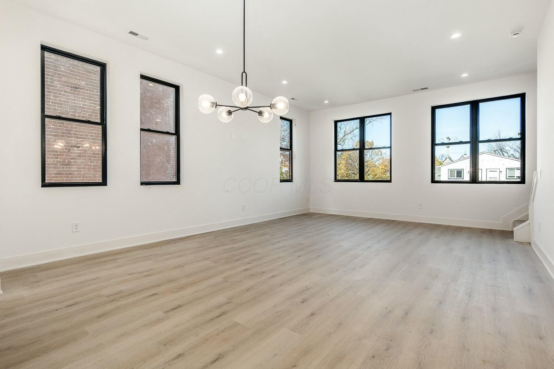 1091 Franklin Avenue Property Photo 15