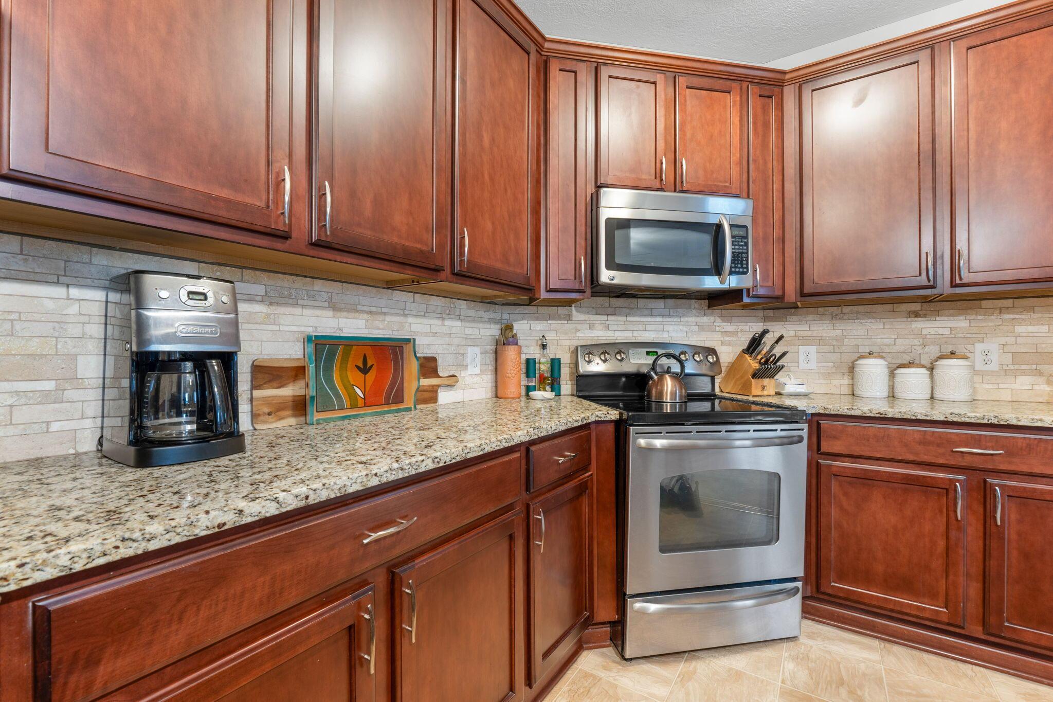 8007 Ashenden Drive Property Photo 10