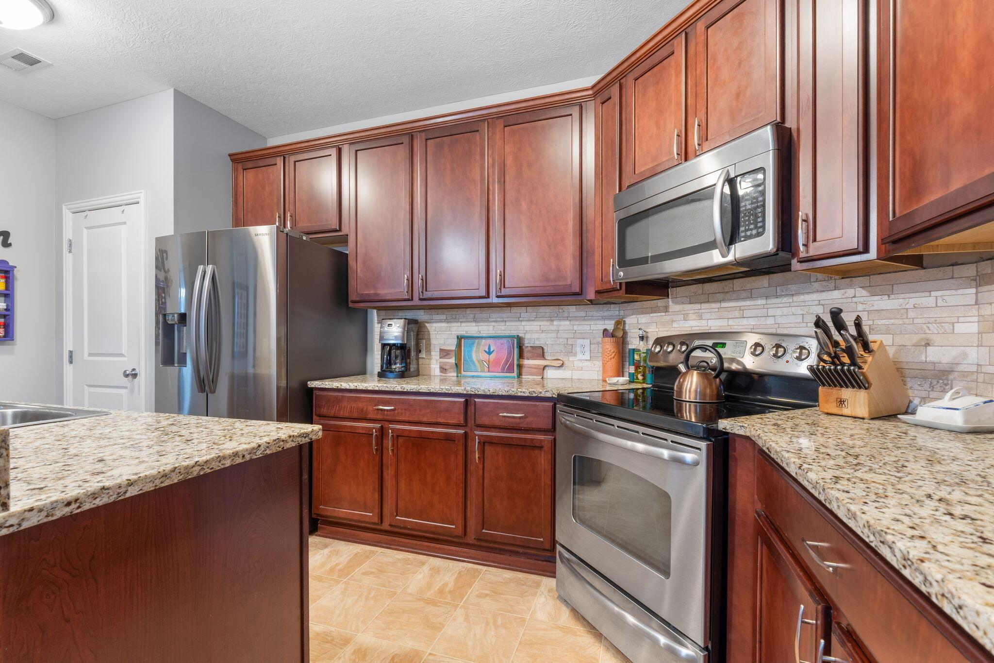 8007 Ashenden Drive Property Photo 11