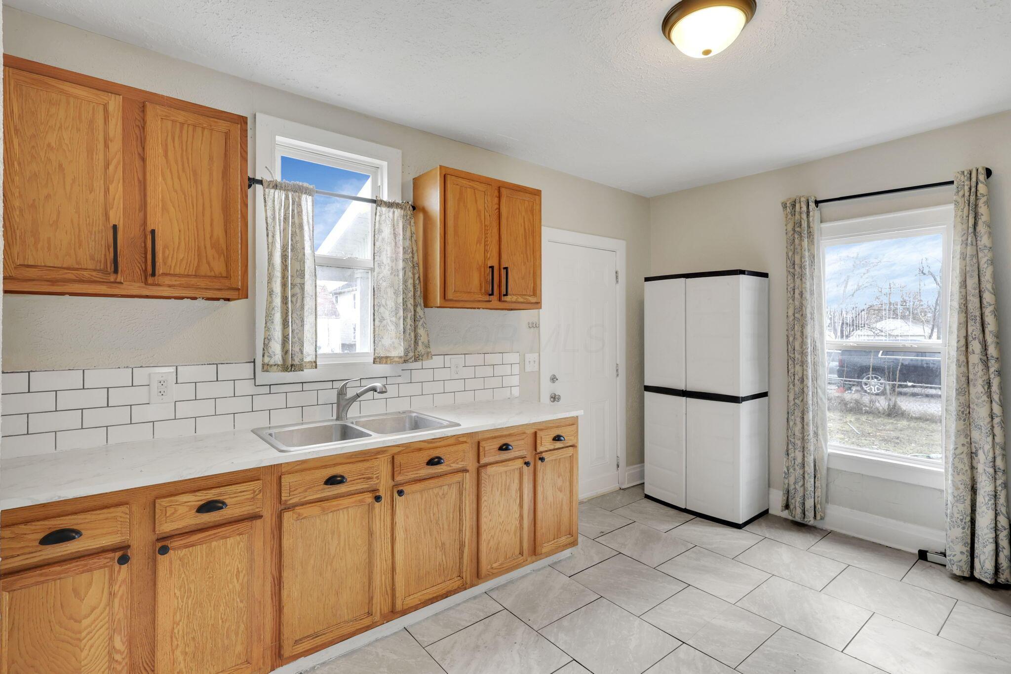 1006-1008 E 16th Avenue Property Photo 17