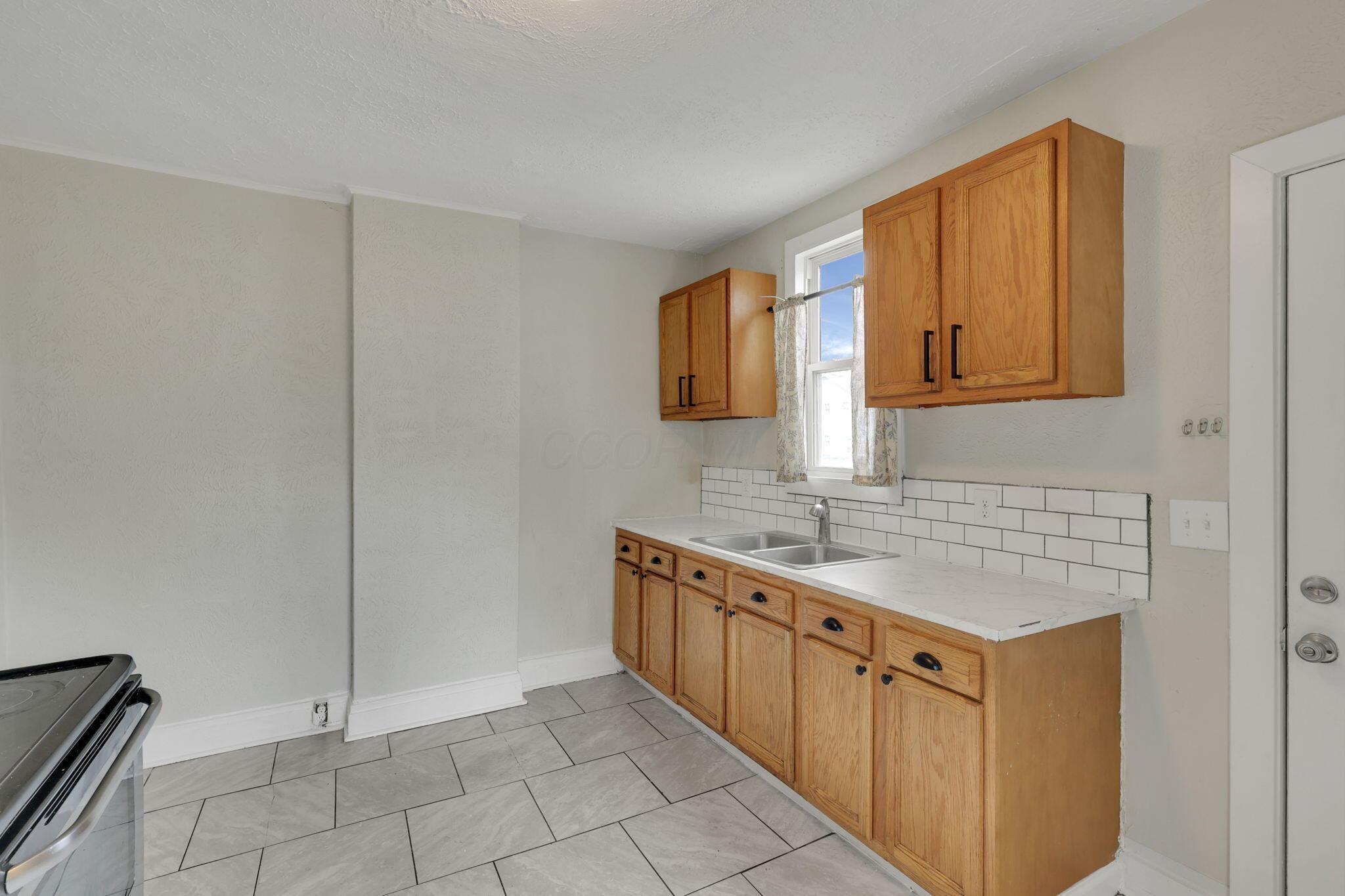 1006-1008 E 16th Avenue Property Photo 18