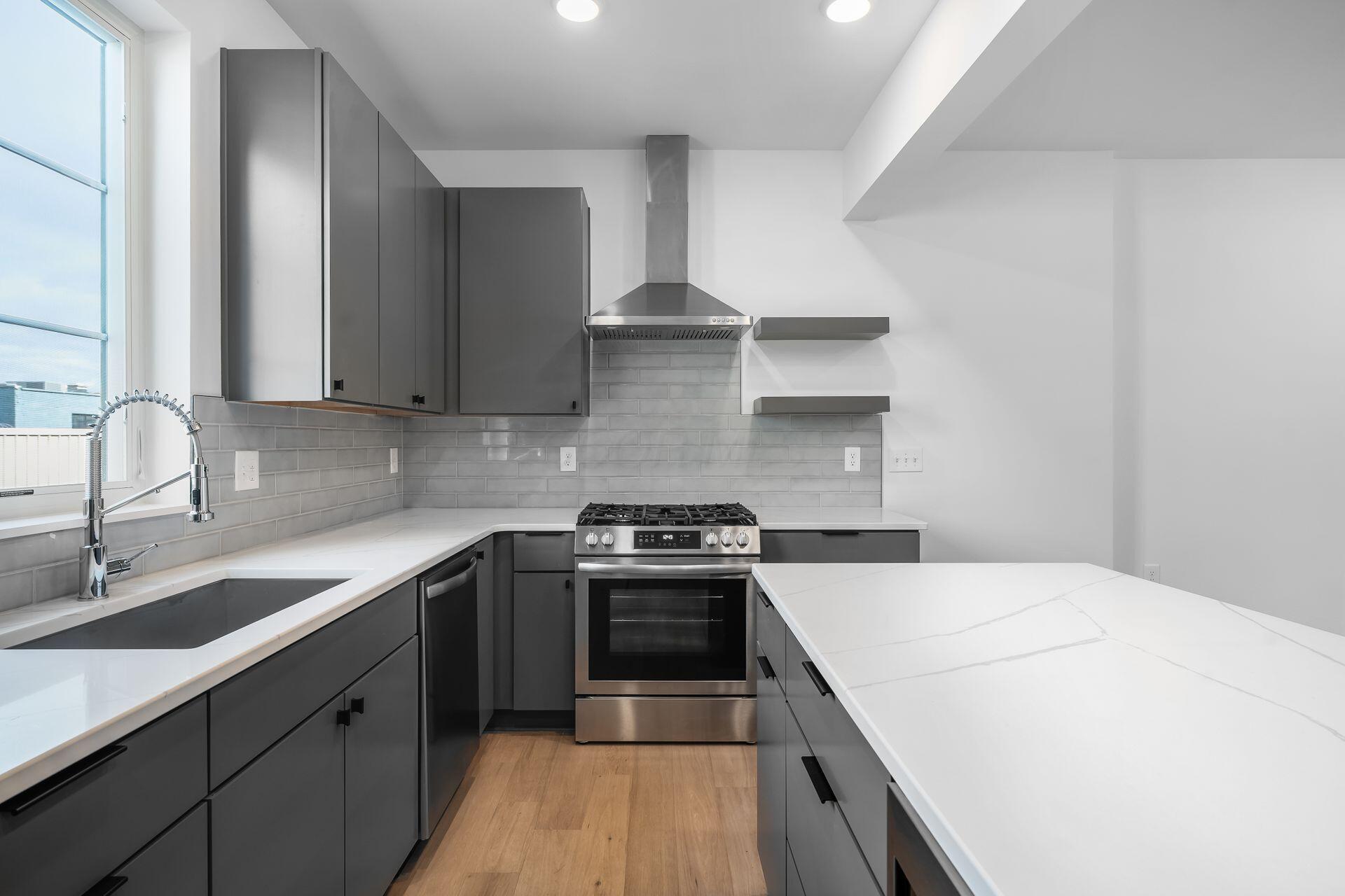 108 E Lafayette Street Property Photo 4