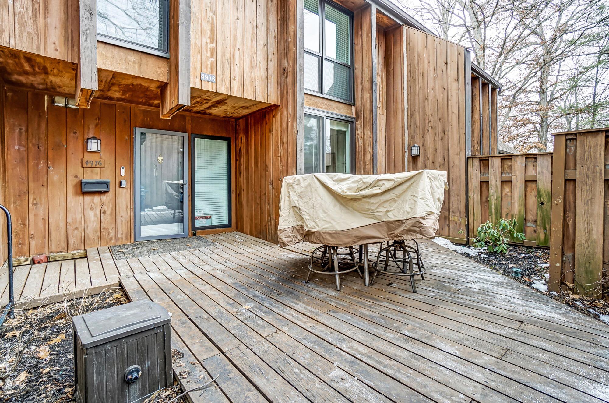 4976 Smoketalk Lane Property Photo 4