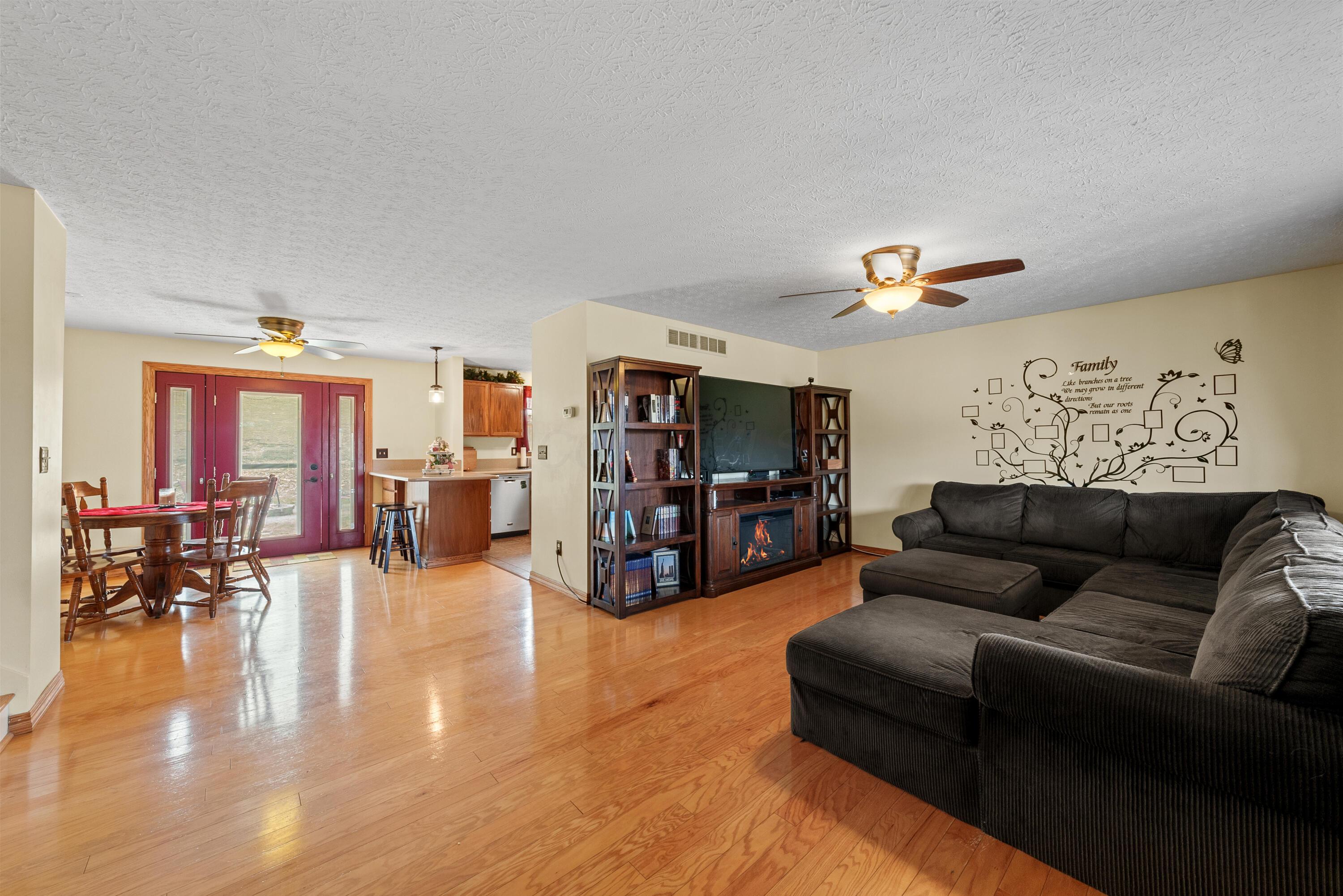 6418 Brownsville Road Se Property Photo 18