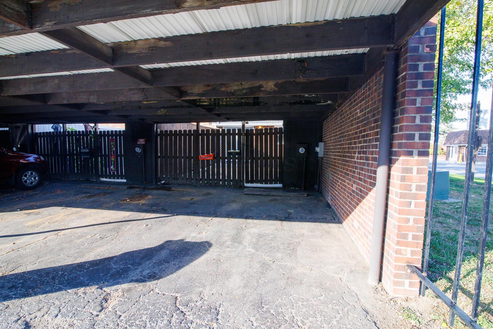 557 Simbury Street Property Photo 3