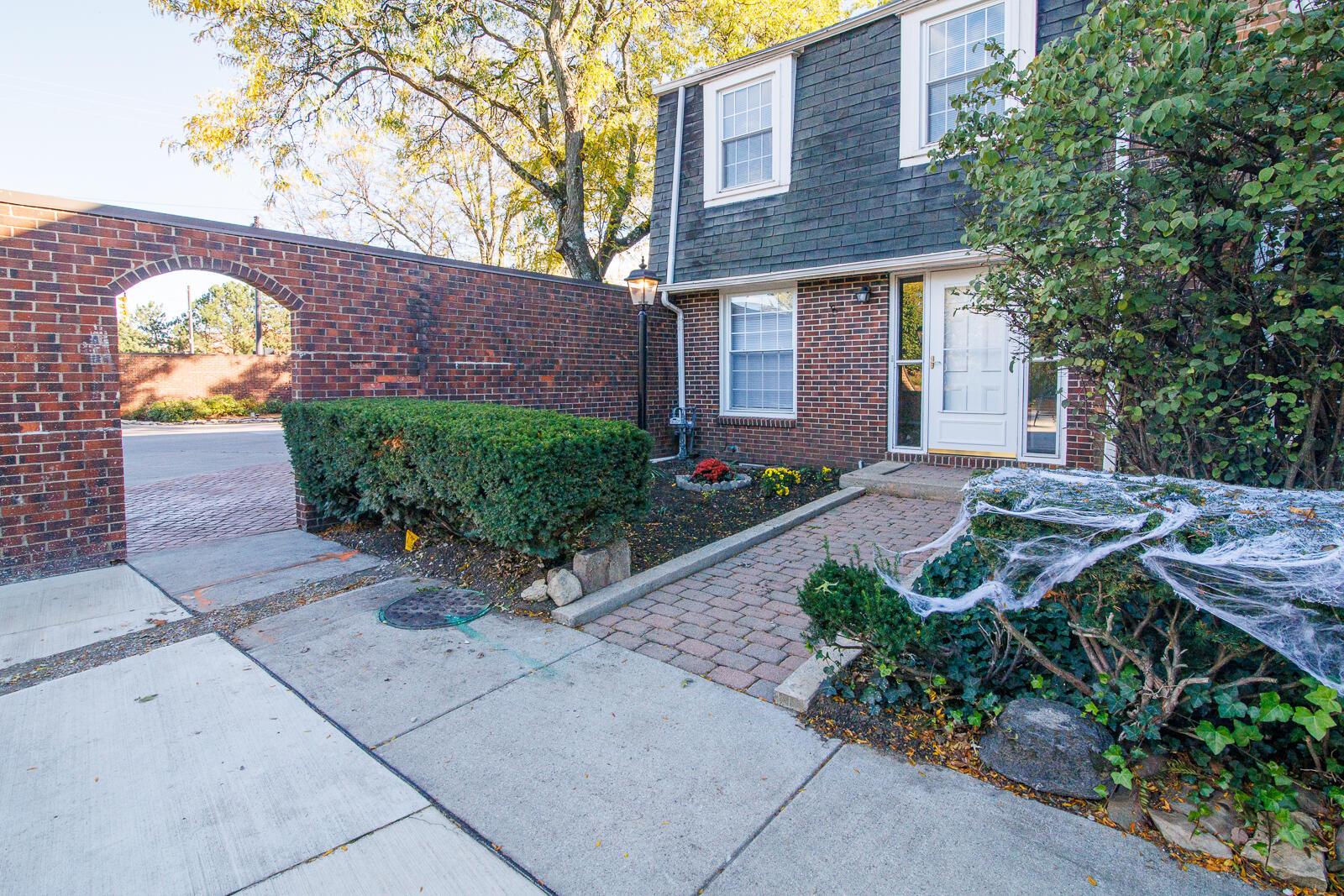 557 Simbury Street Property Photo 10