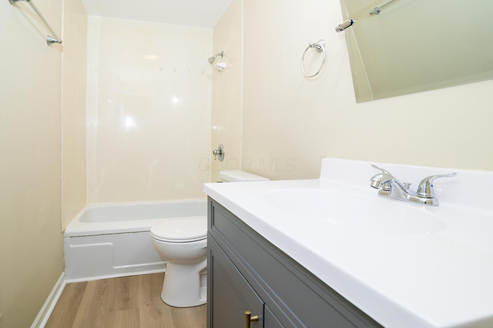557 Simbury Street Property Photo 21