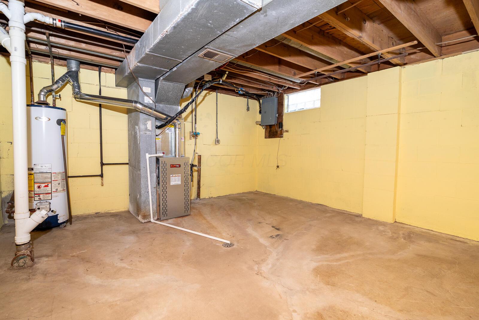 557 Simbury Street Property Photo 29