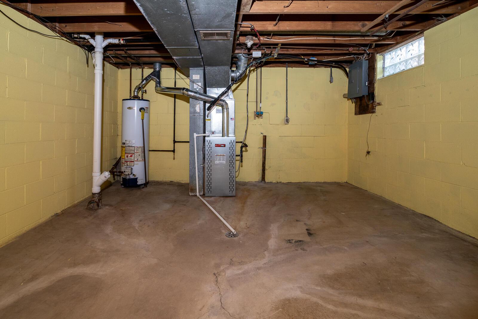 557 Simbury Street Property Photo 30