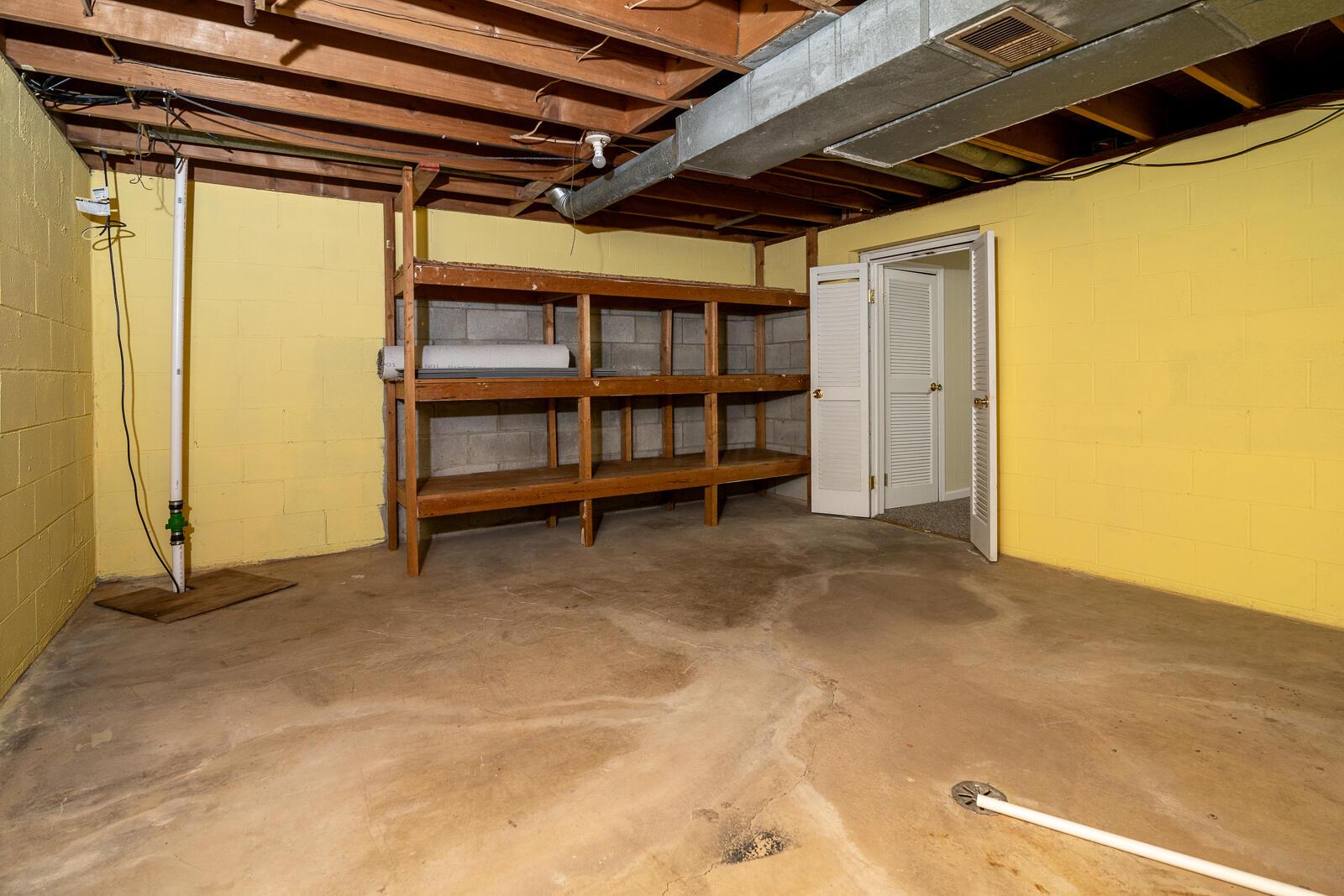 557 Simbury Street Property Photo 31