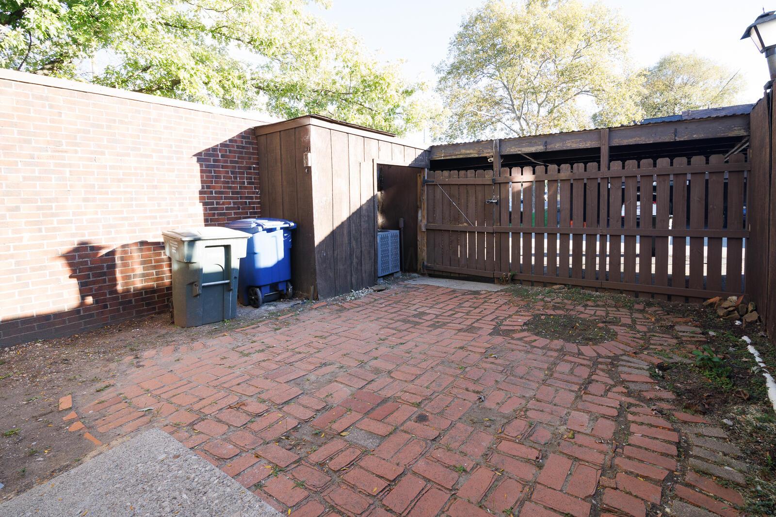 557 Simbury Street Property Photo 32