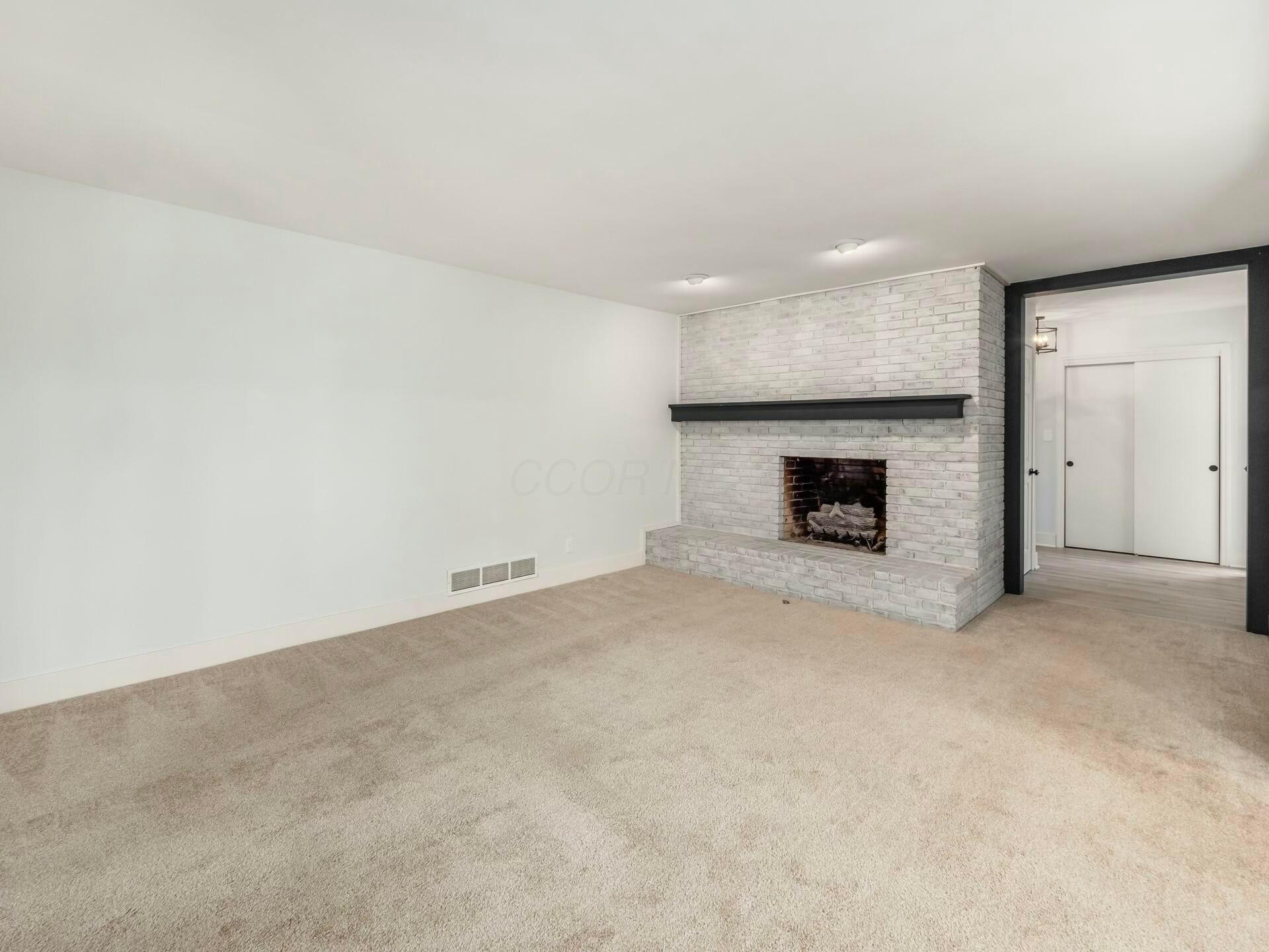 6660 Hayhurst Street Property Photo 4