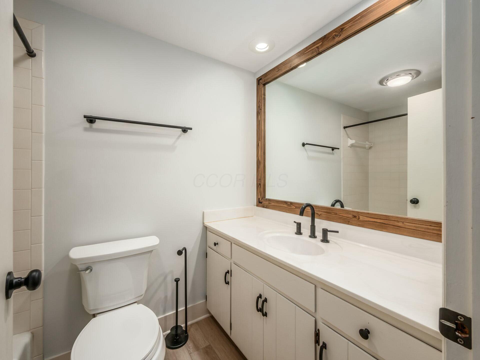 6660 Hayhurst Street Property Photo 22