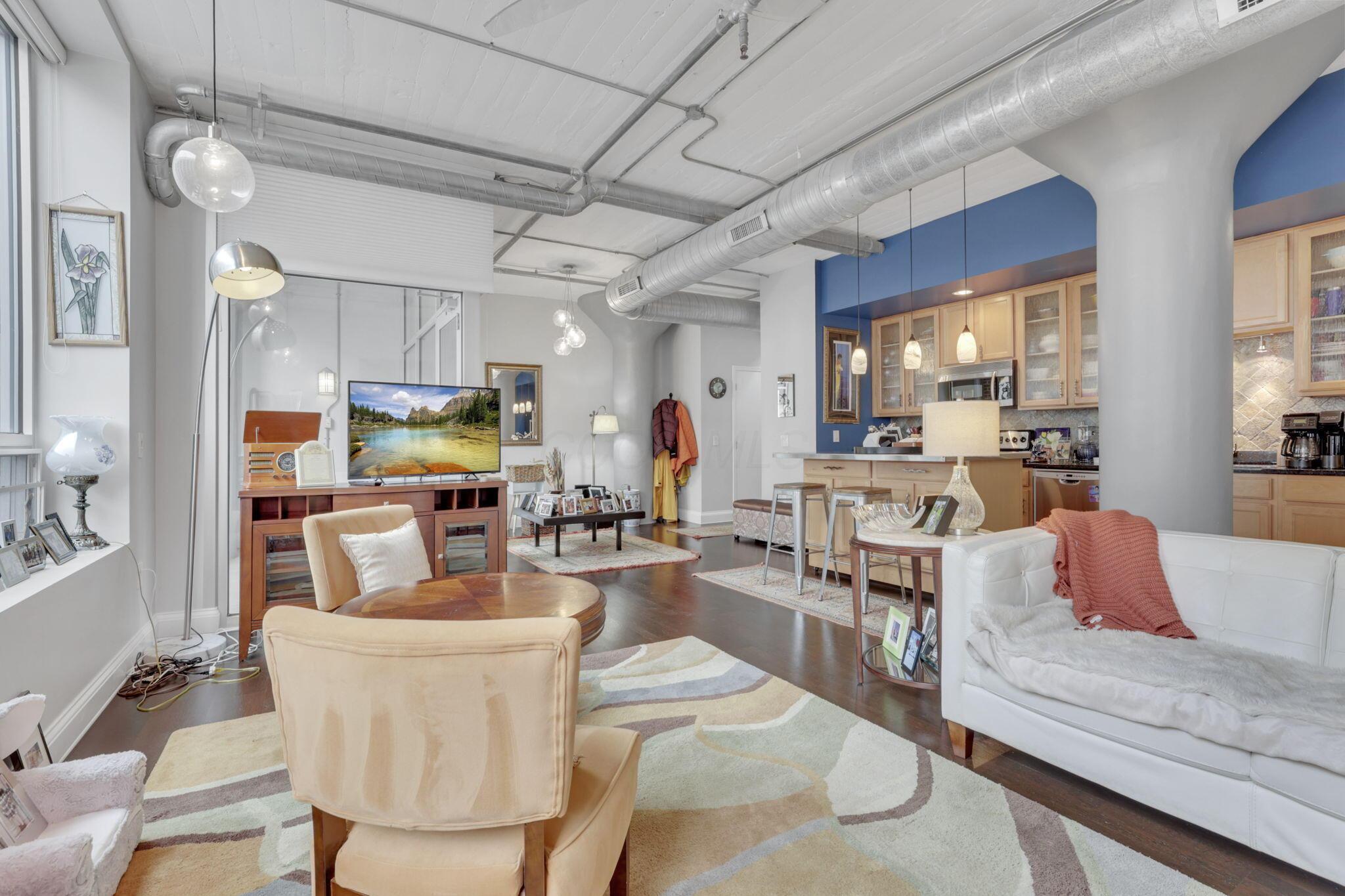 221 N Front Street, 308