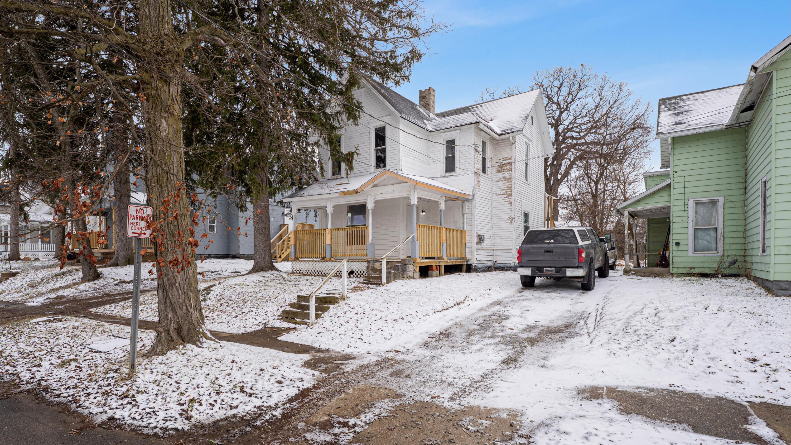 244 Hedges Street Property Photo 2