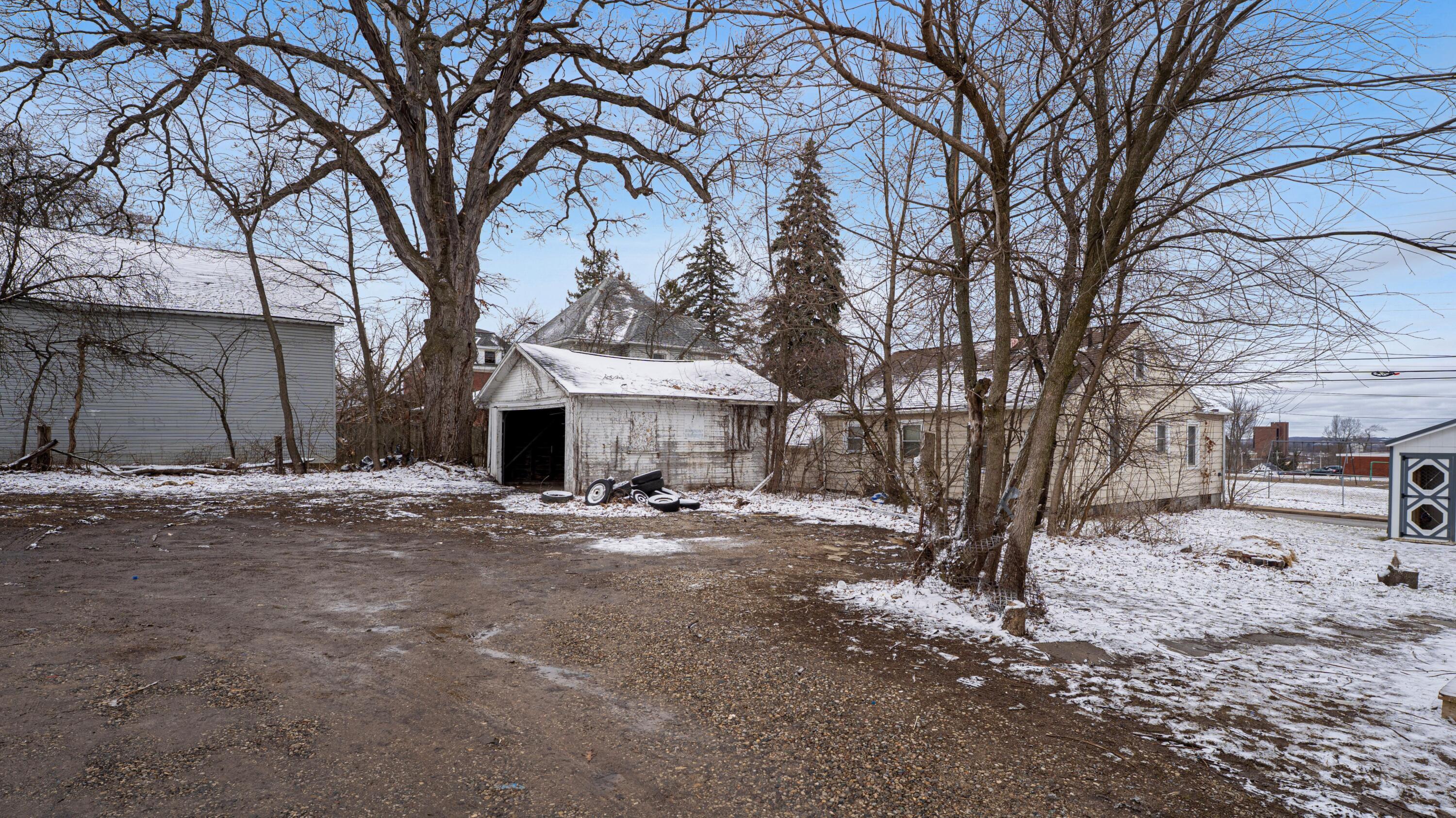 244 Hedges Street Property Photo 3