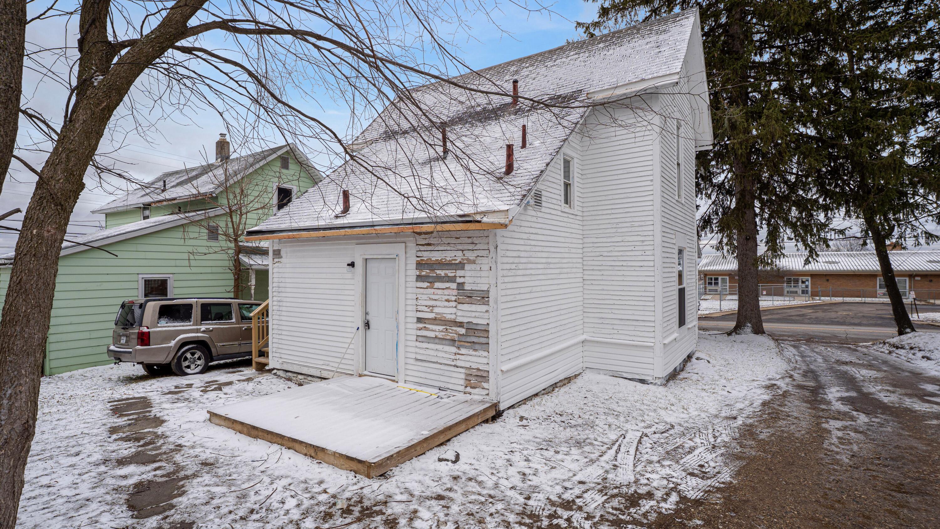 244 Hedges Street Property Photo 4