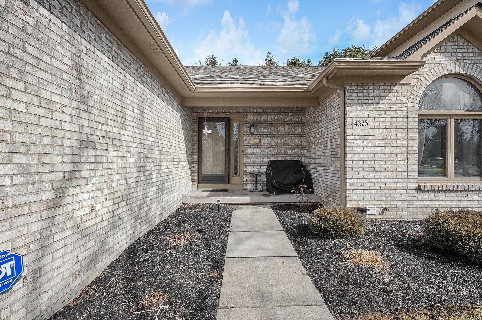 4828 Bay Grove Court Property Photo 5