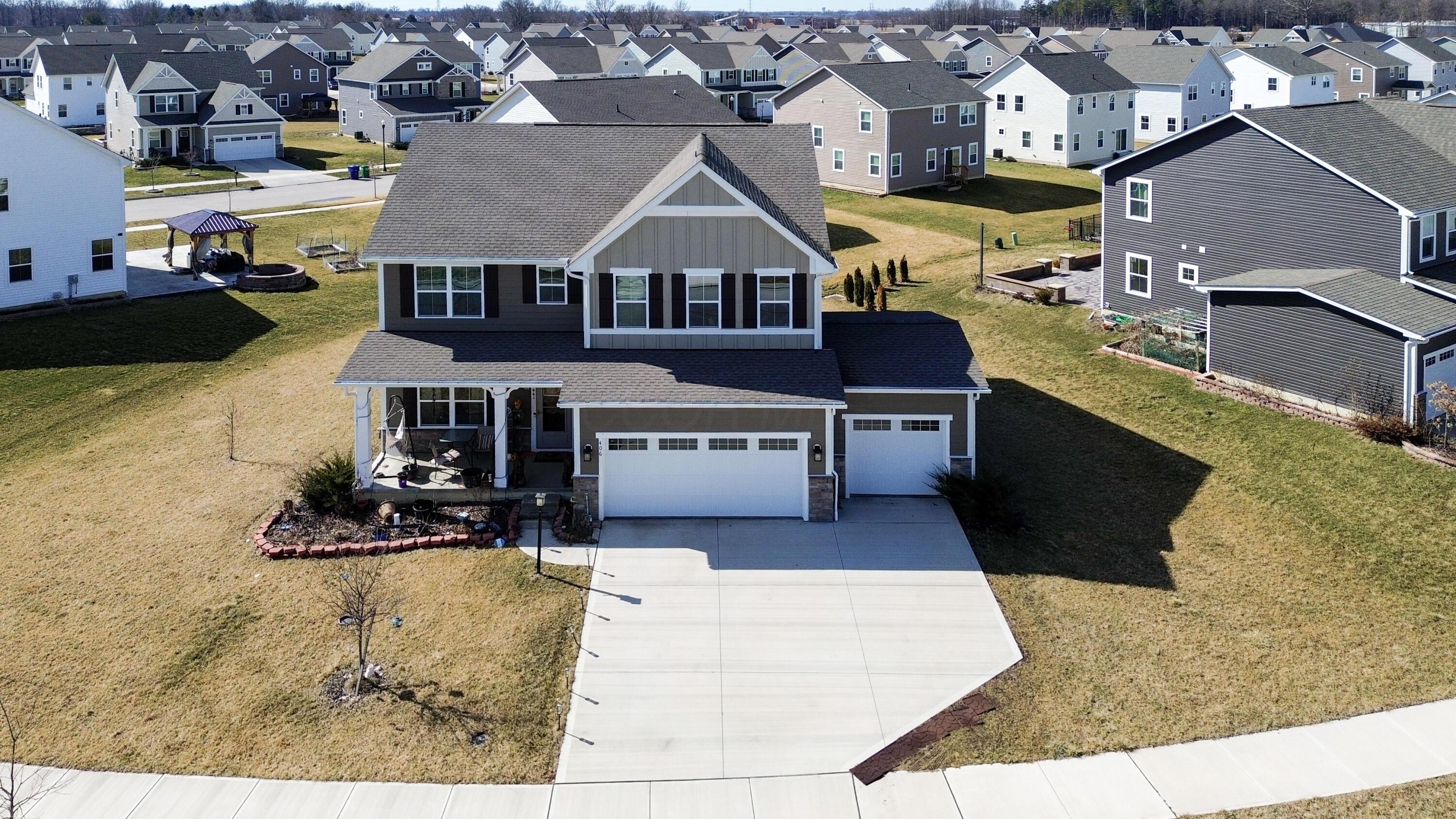 406 Crownover Way Property Photo 2