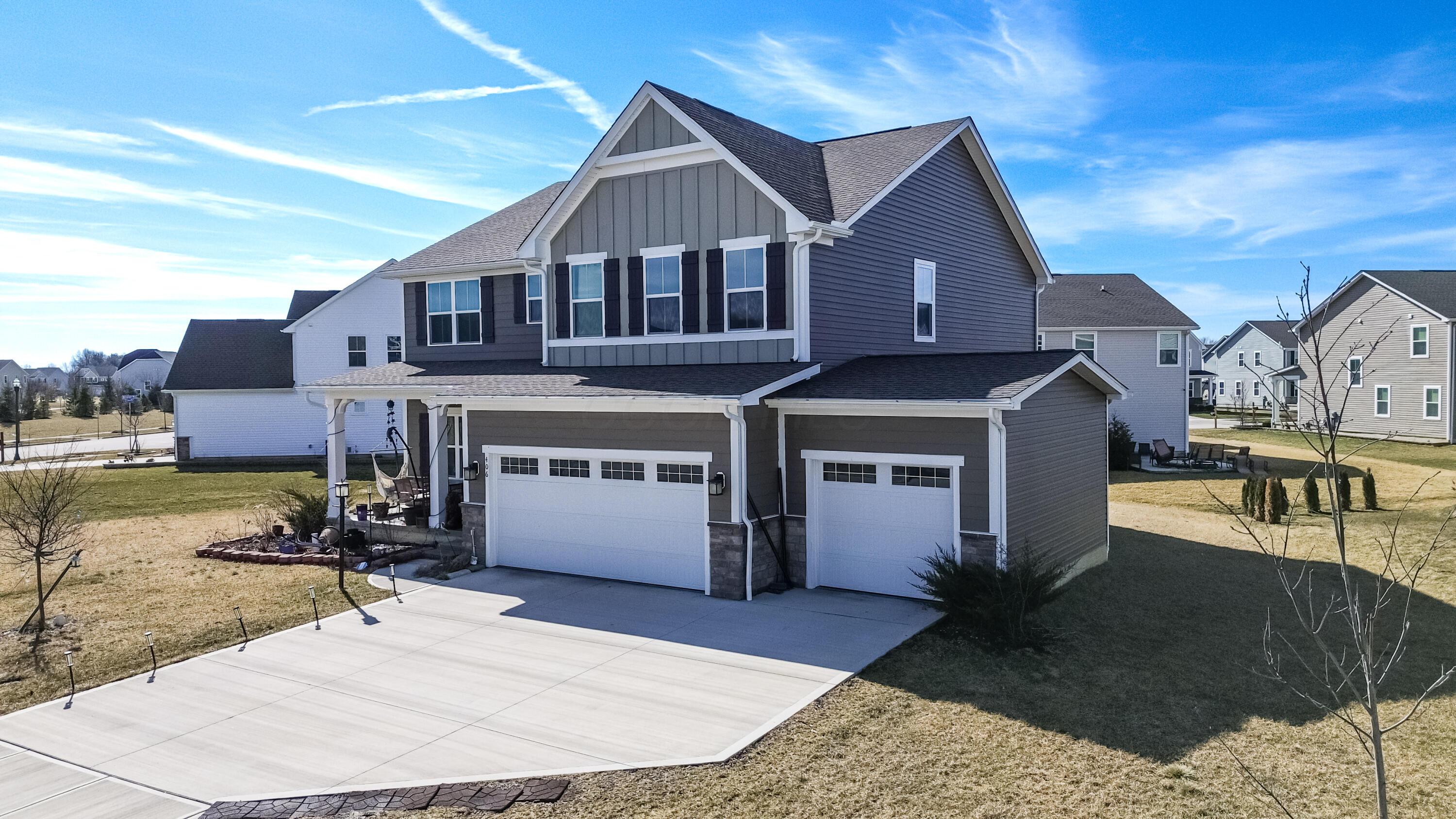 406 Crownover Way Property Photo 3