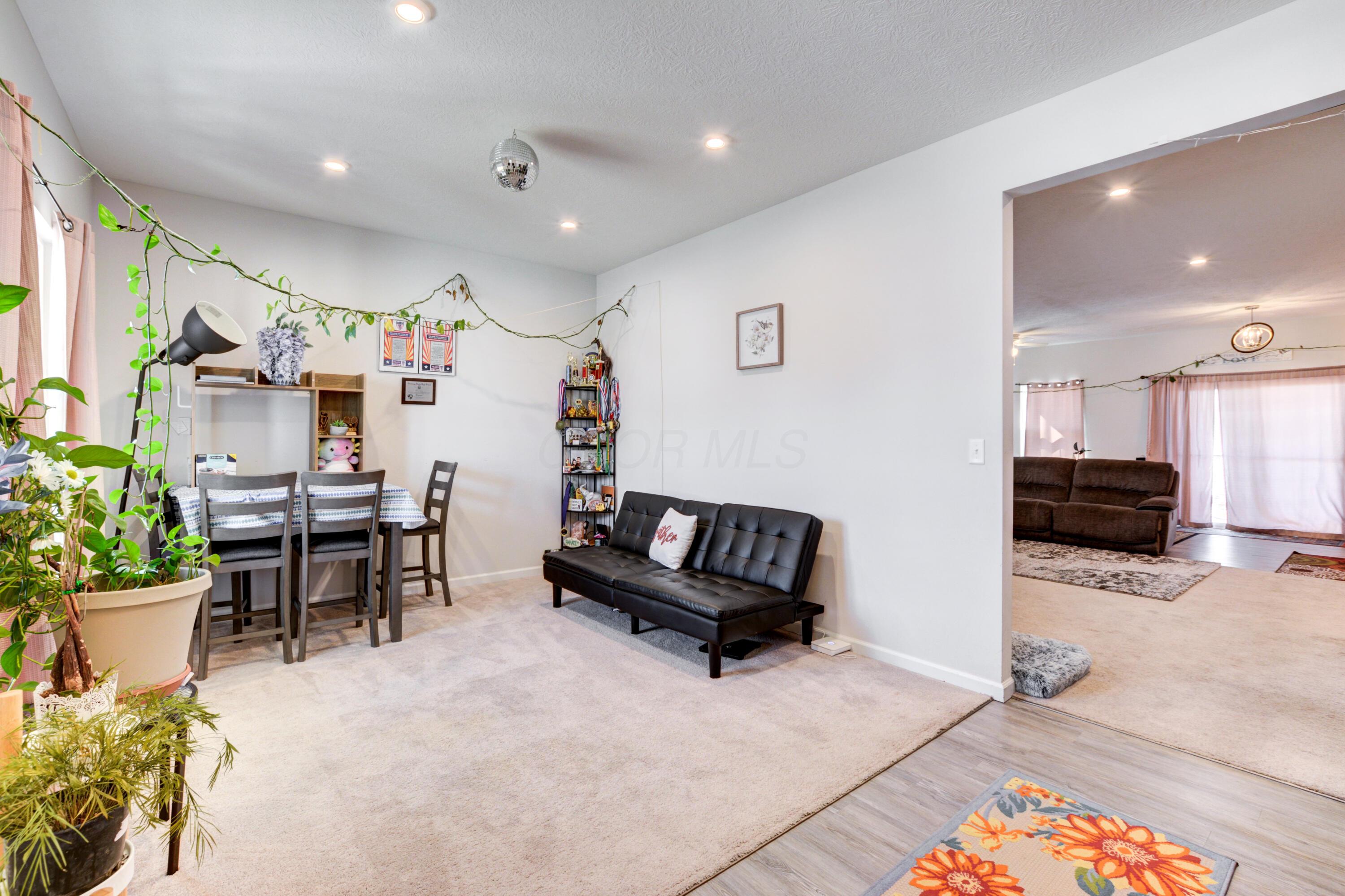 406 Crownover Way Property Photo 5