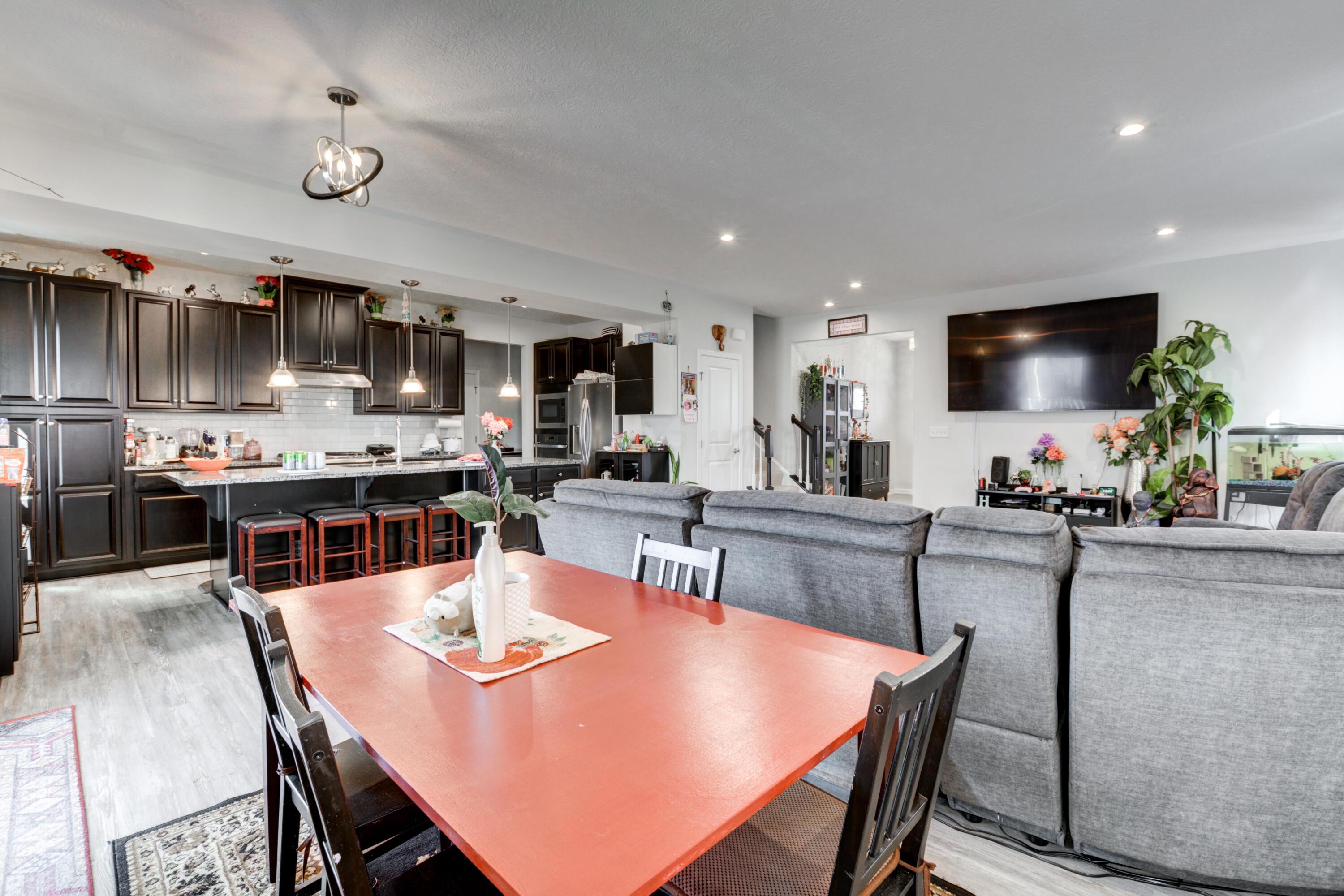 406 Crownover Way Property Photo 8
