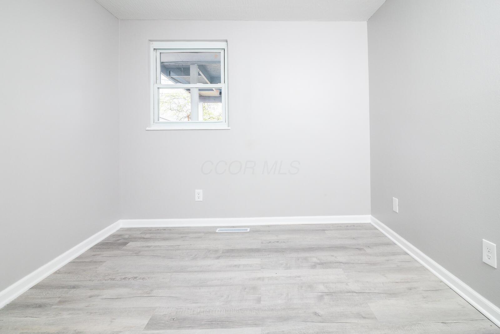 1367 Whitby Square S Property Photo 22