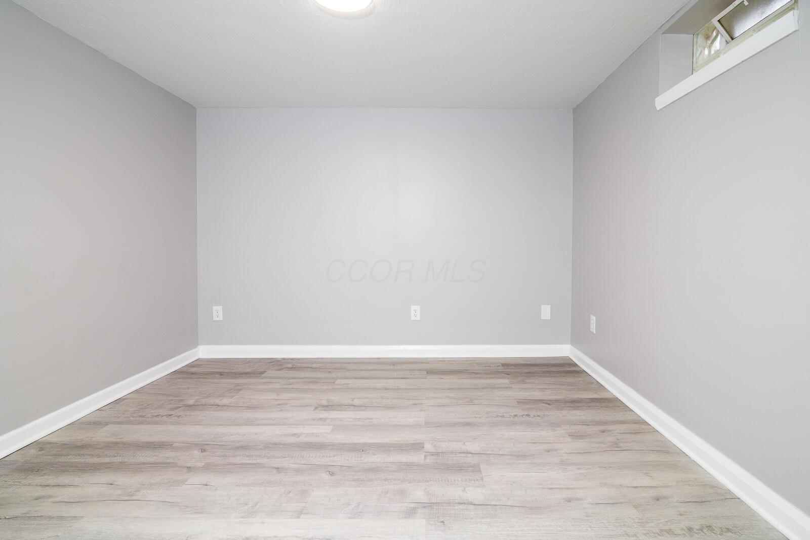 1367 Whitby Square S Property Photo 28