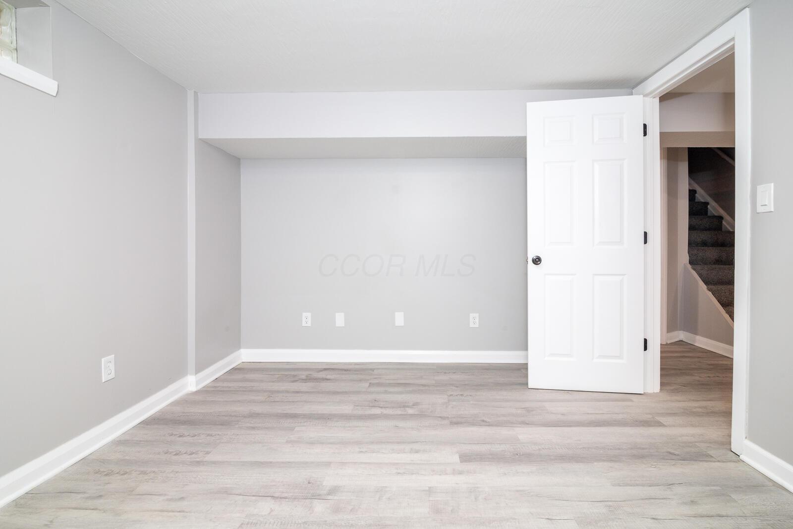 1367 Whitby Square S Property Photo 29