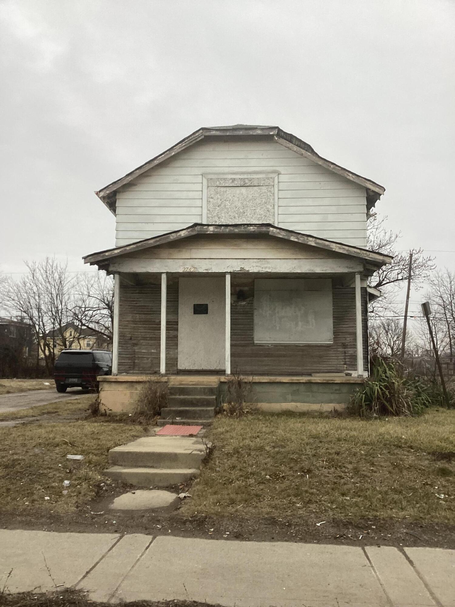 2742 E 5th Avenue Property Photo 1
