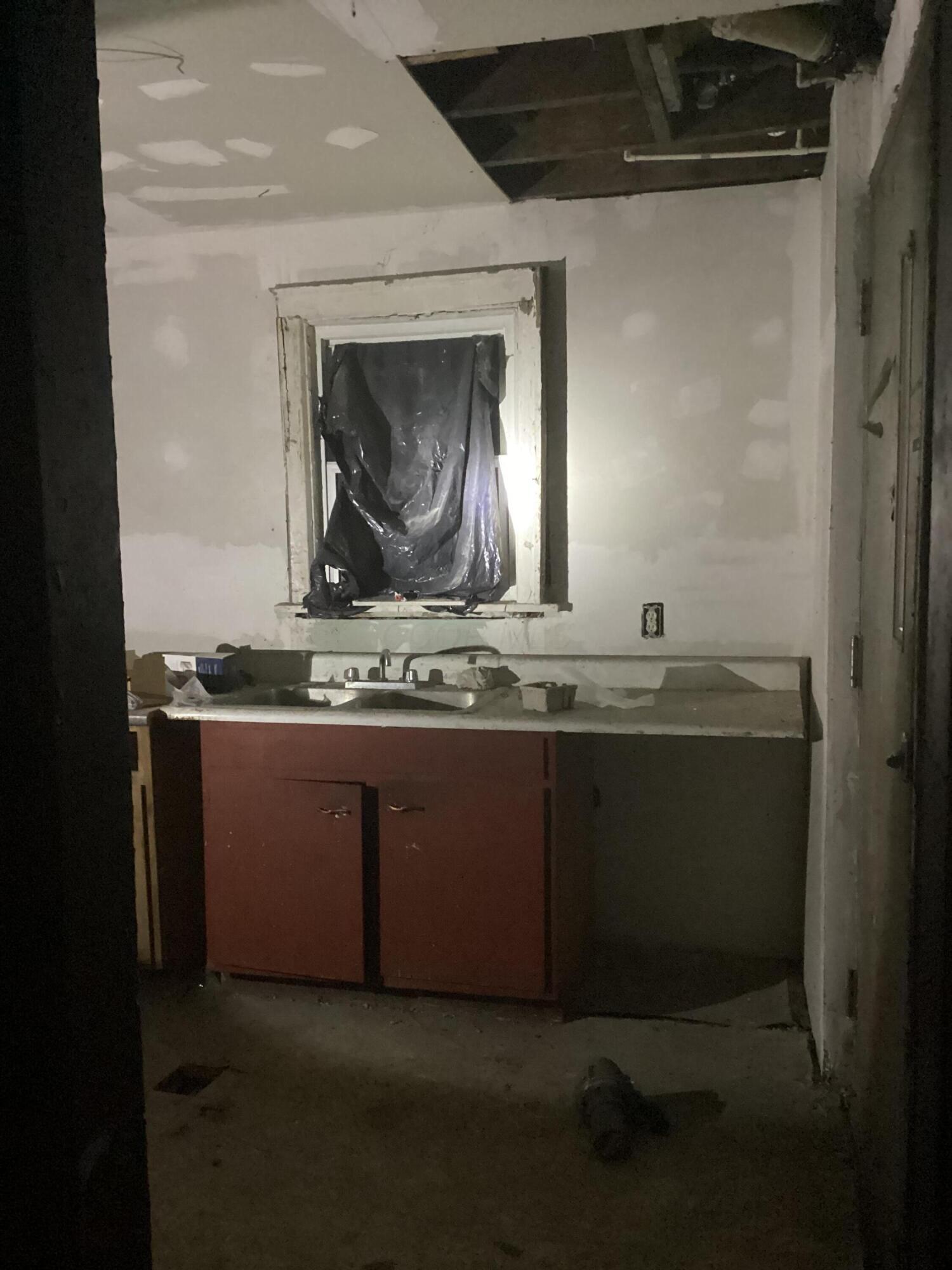 2742 E 5th Avenue Property Photo 3