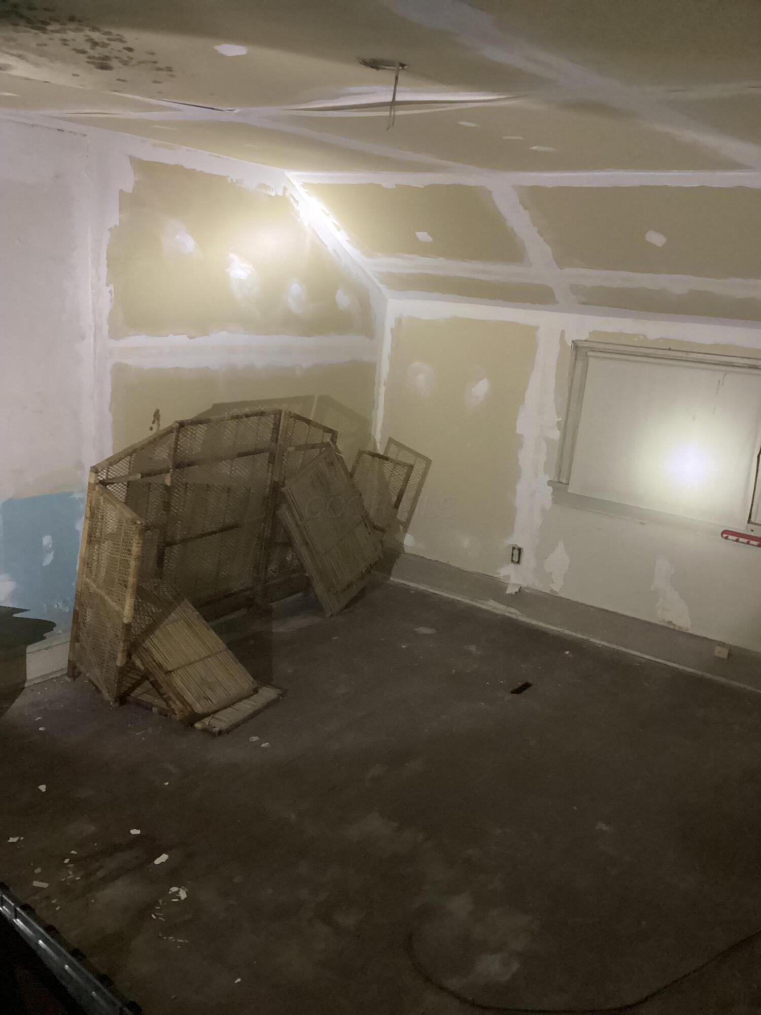 2742 E 5th Avenue Property Photo 7