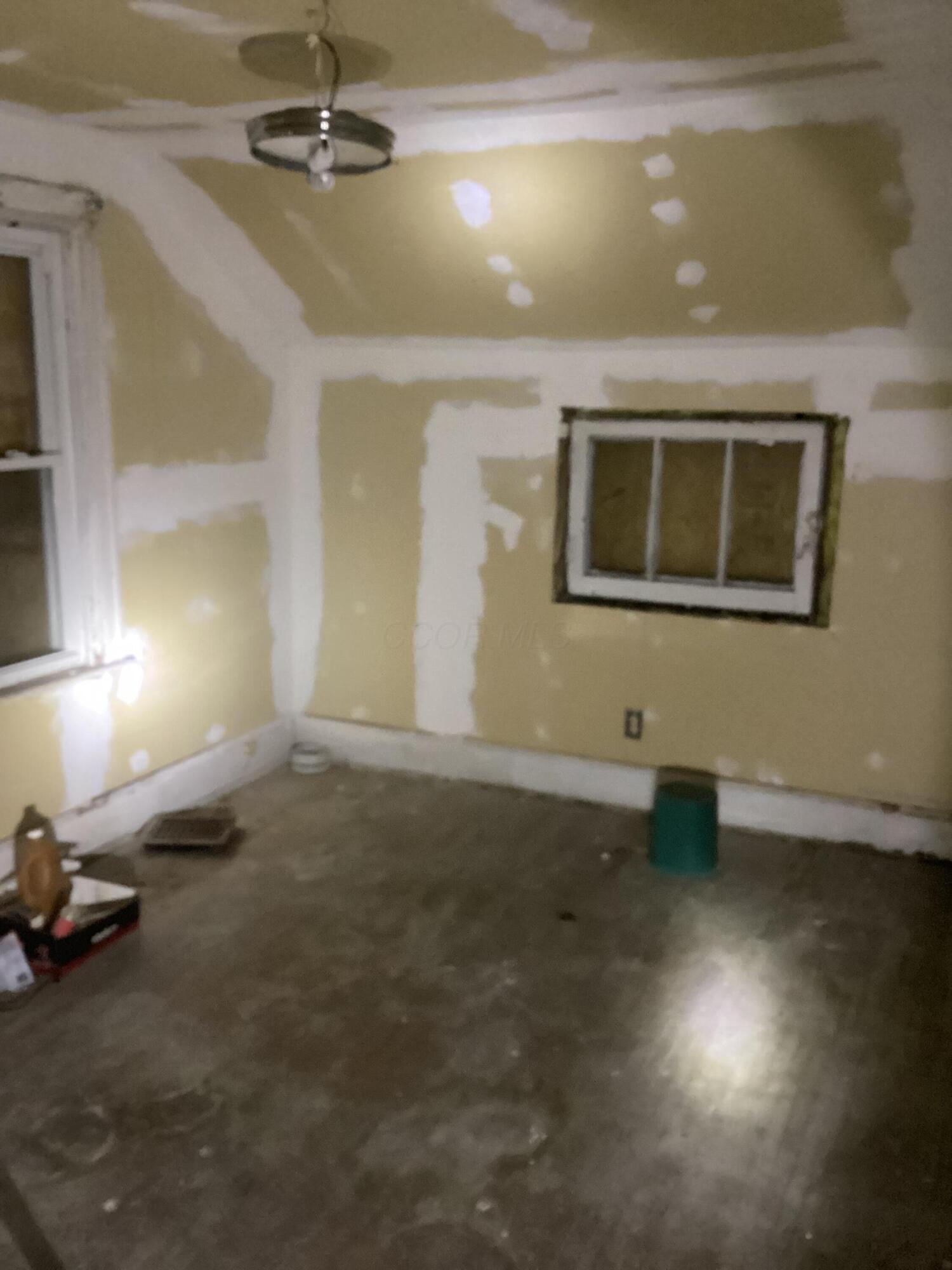 2742 E 5th Avenue Property Photo 8