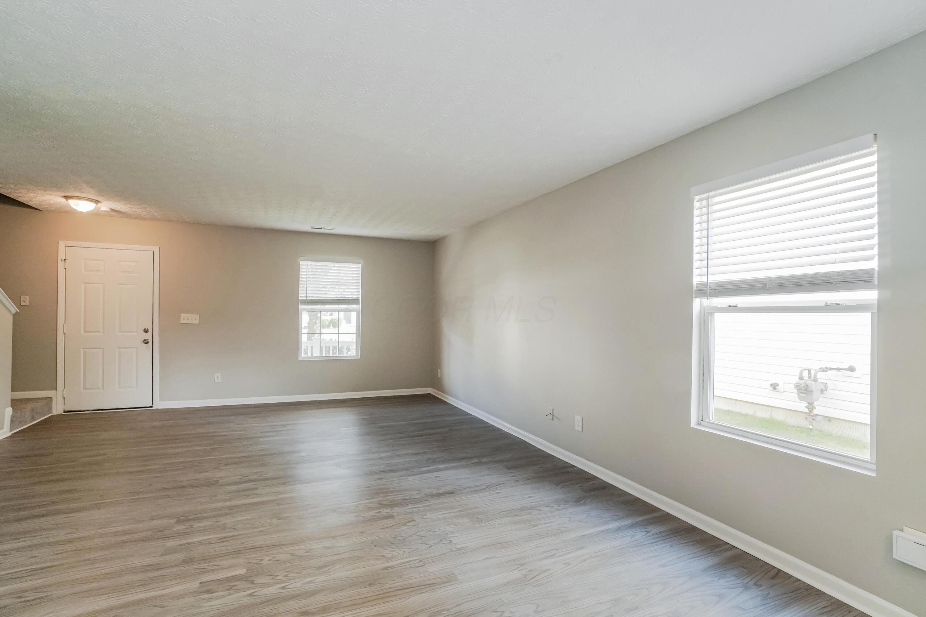 8123 Royal Elm Drive Property Photo 5