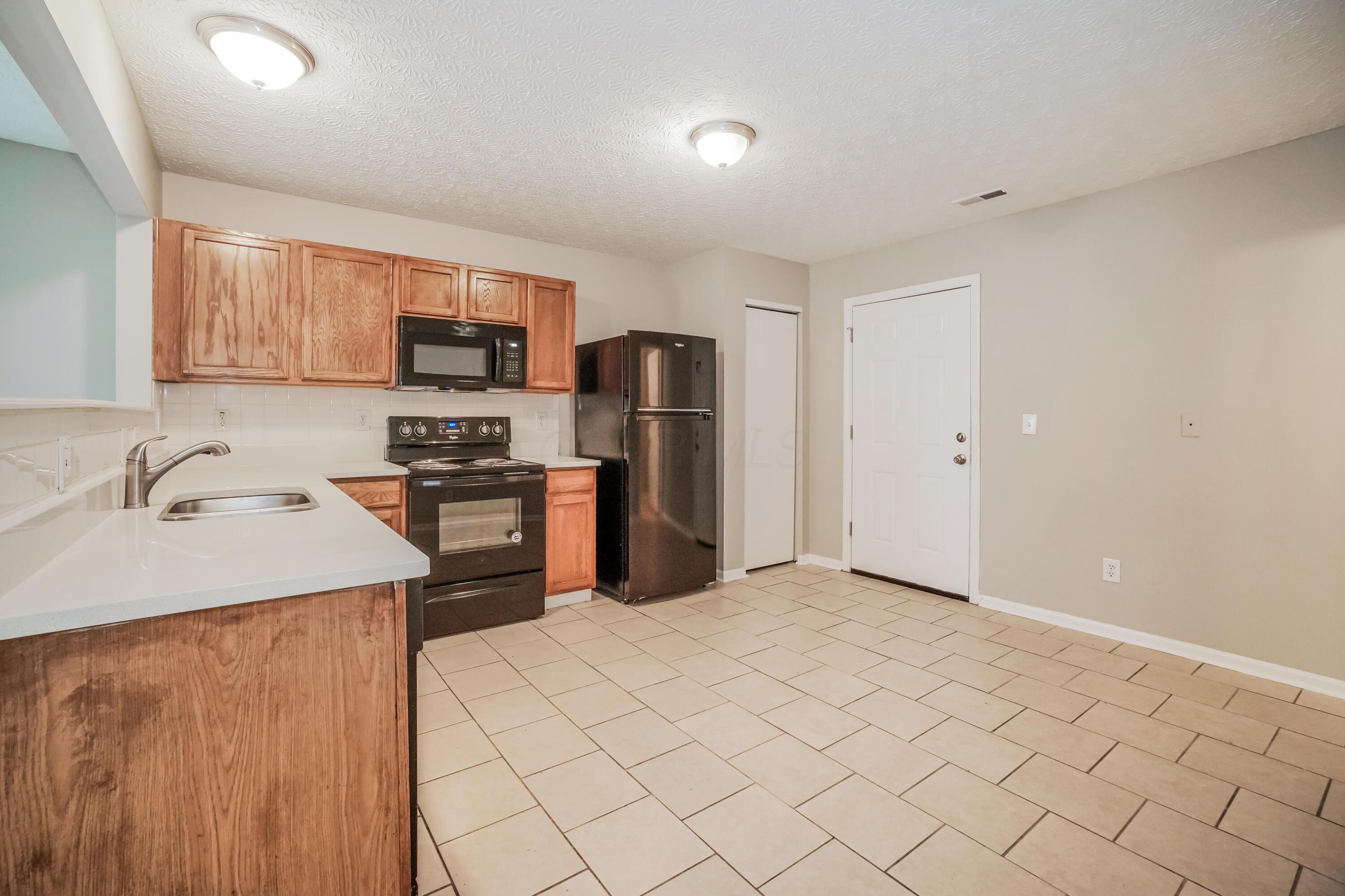 8123 Royal Elm Drive Property Photo 6