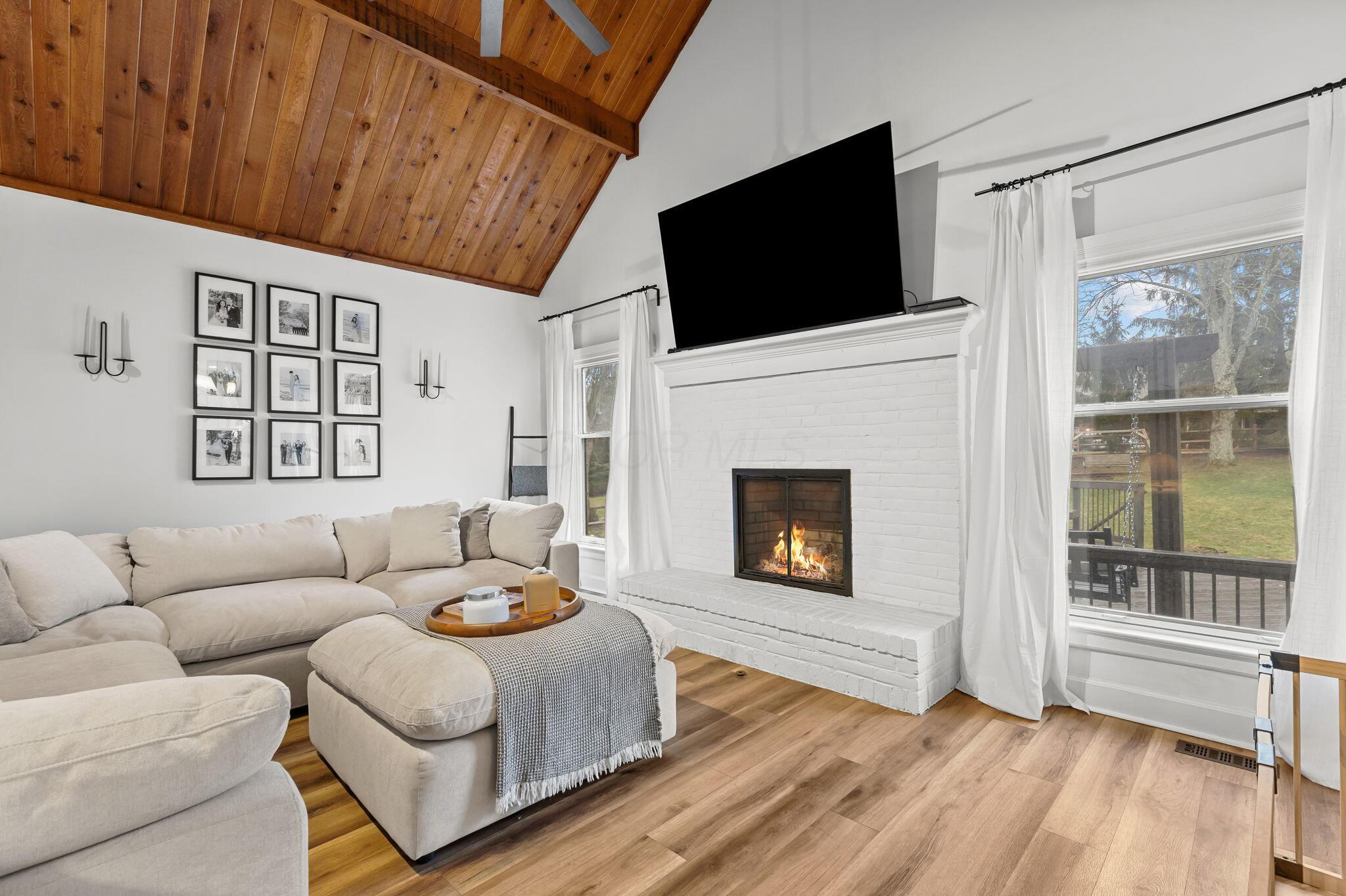 5047 Donegal Cliffs Drive Property Photo 1