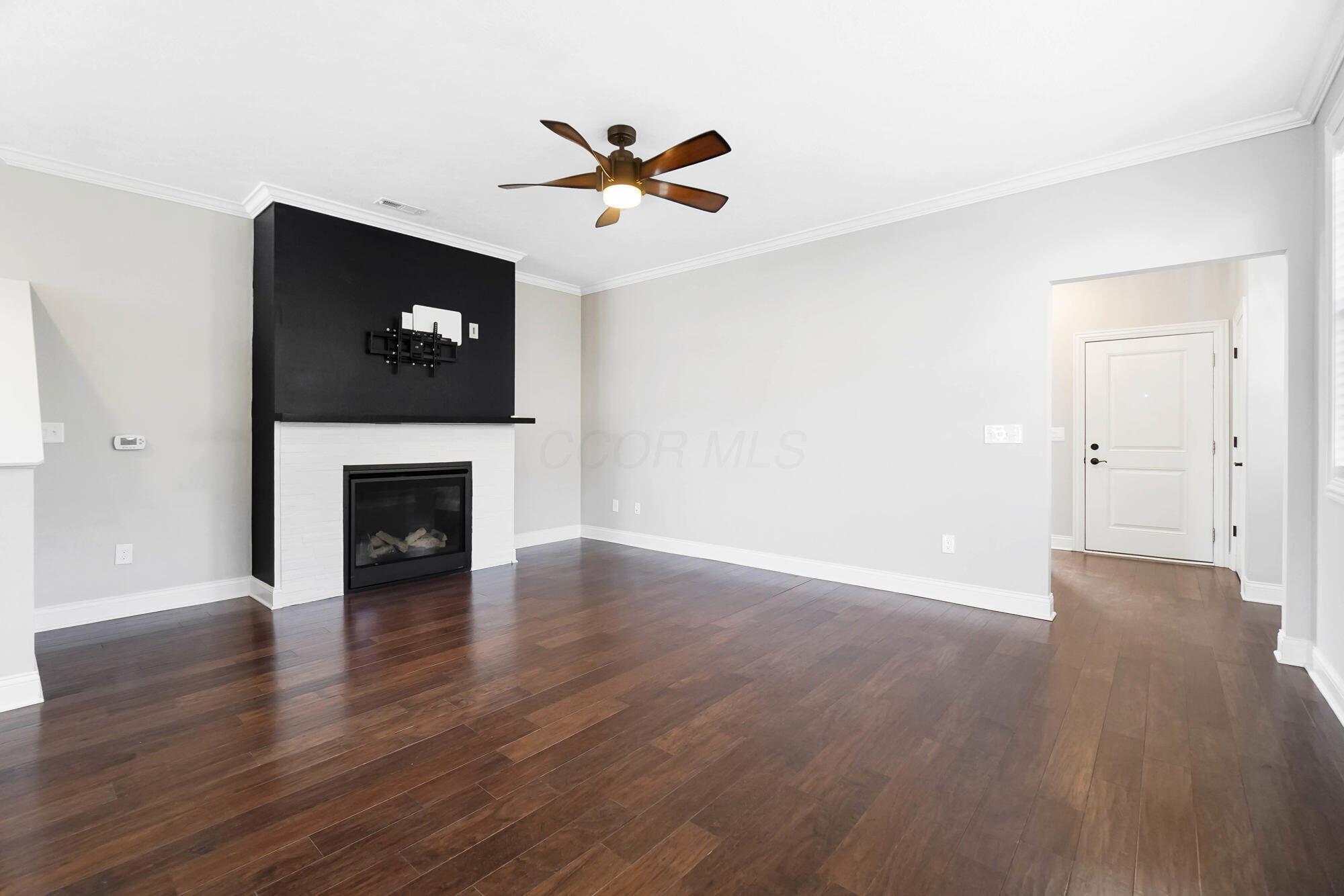 10346 Spicebrush Drive Property Photo 5