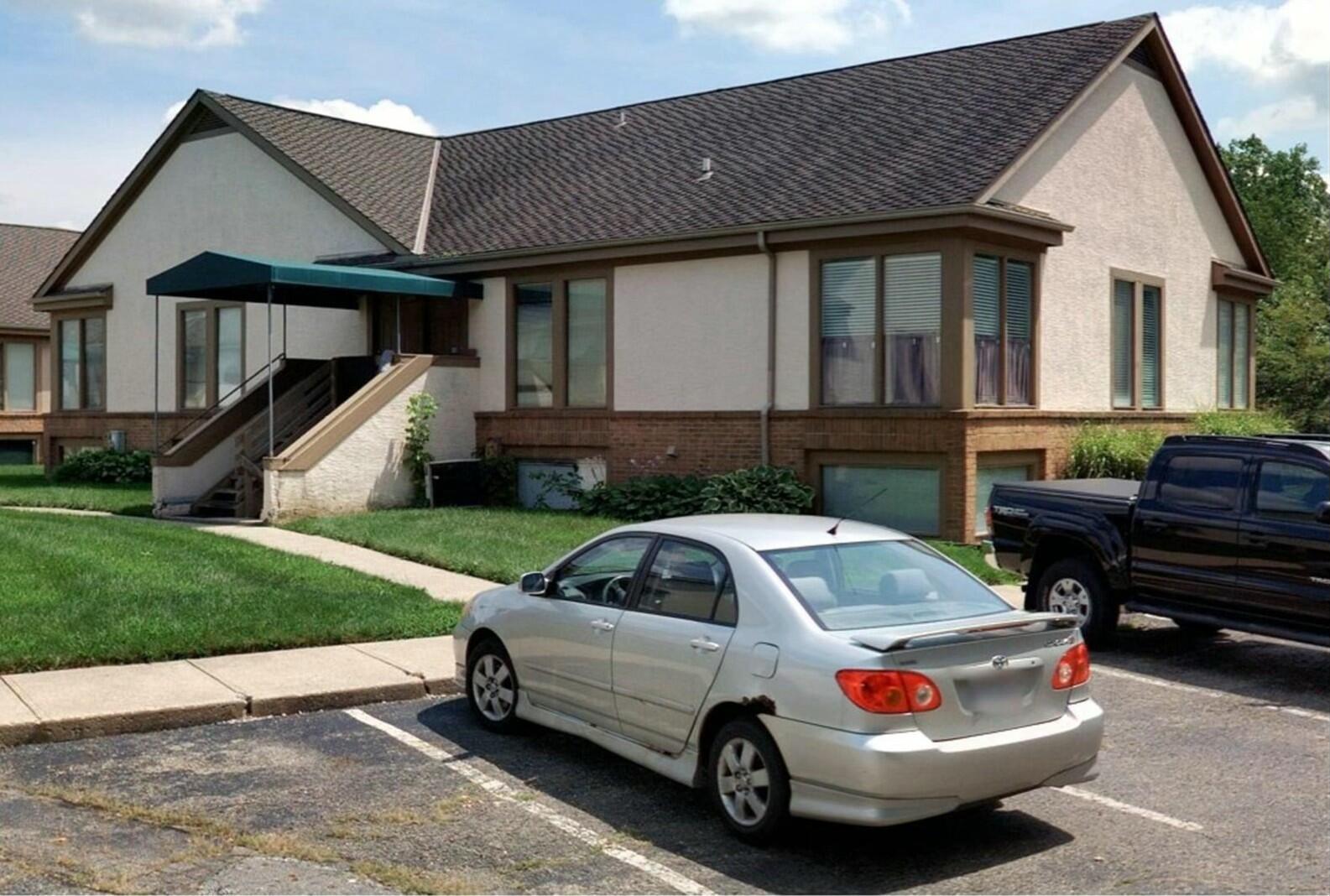 453 Waterbury Court Property Photo 4