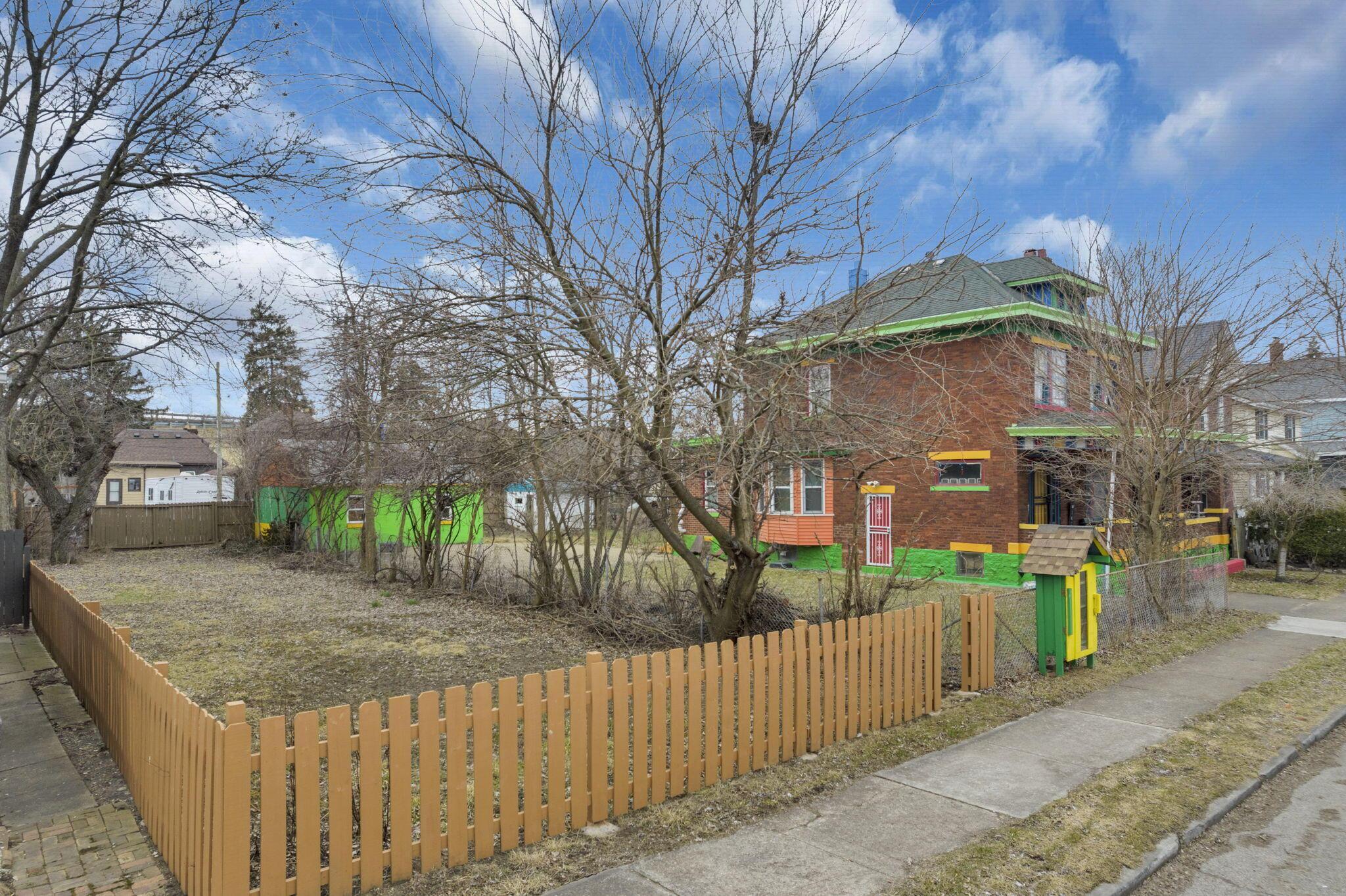743 Campbell Avenue Property Photo 2