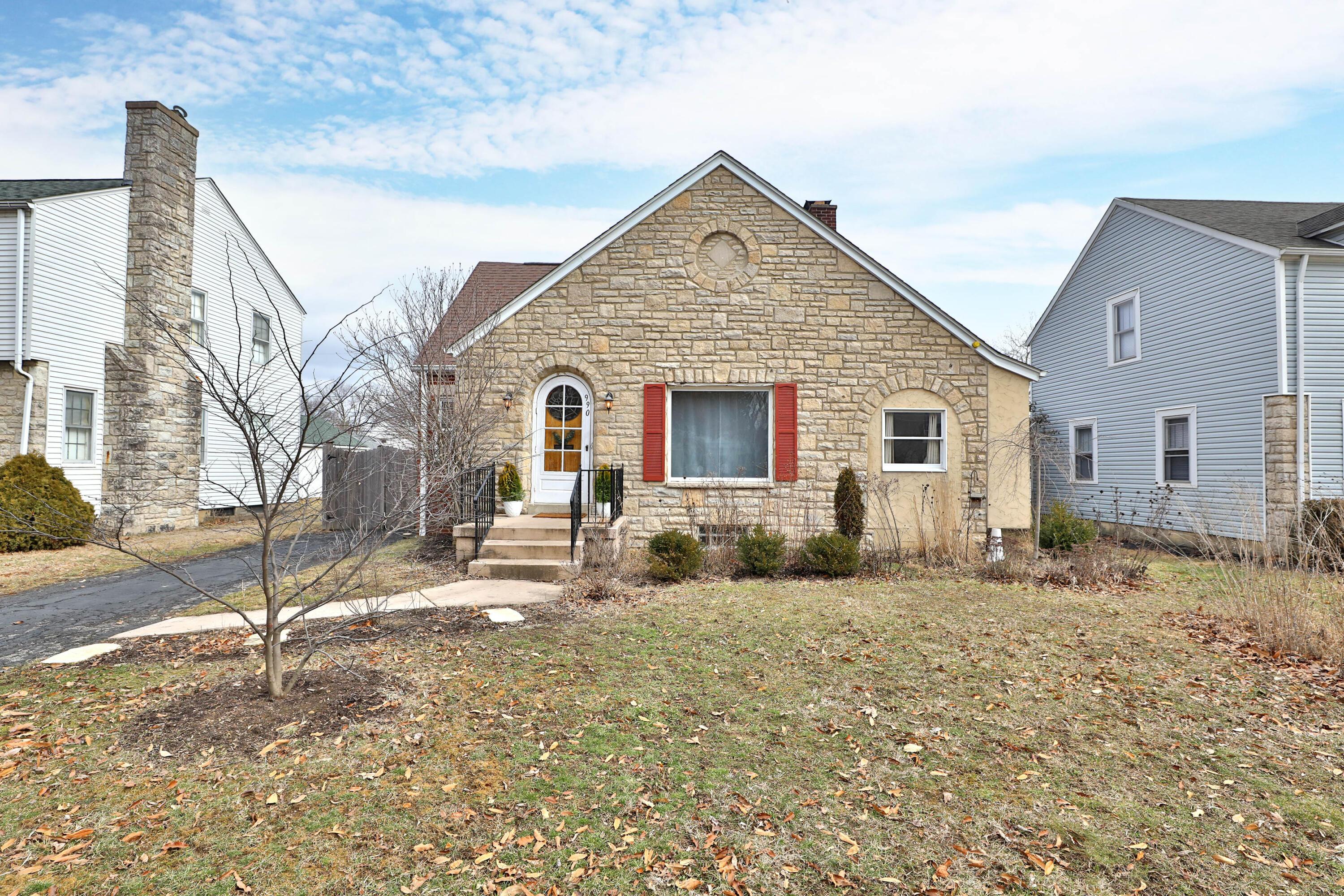 990 Vernon Road Property Photo 1