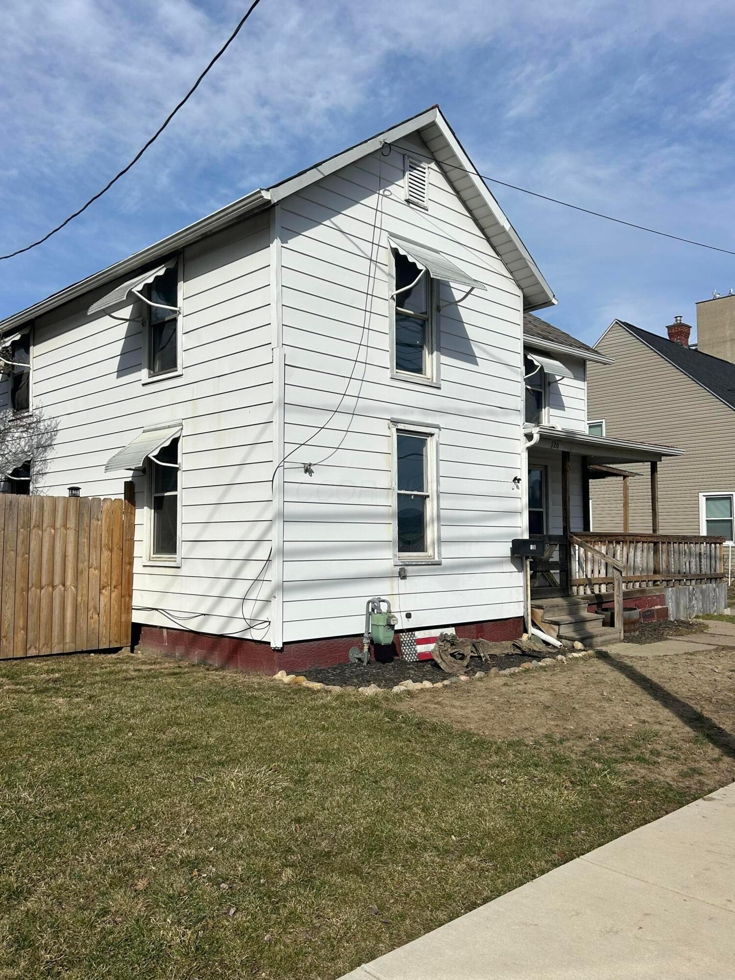 126 Main Street W Property Photo 4
